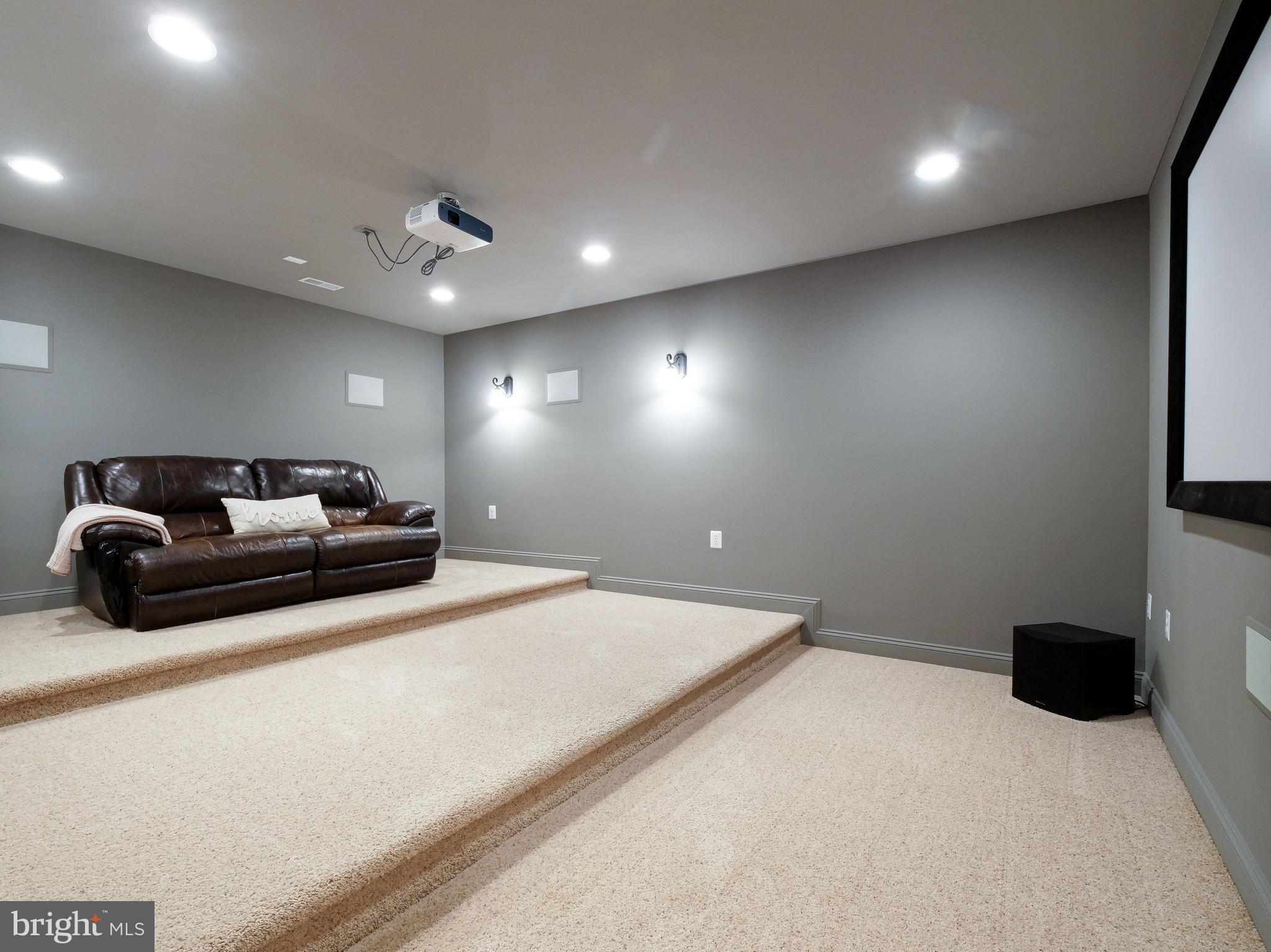 JAMES LAND - Residential