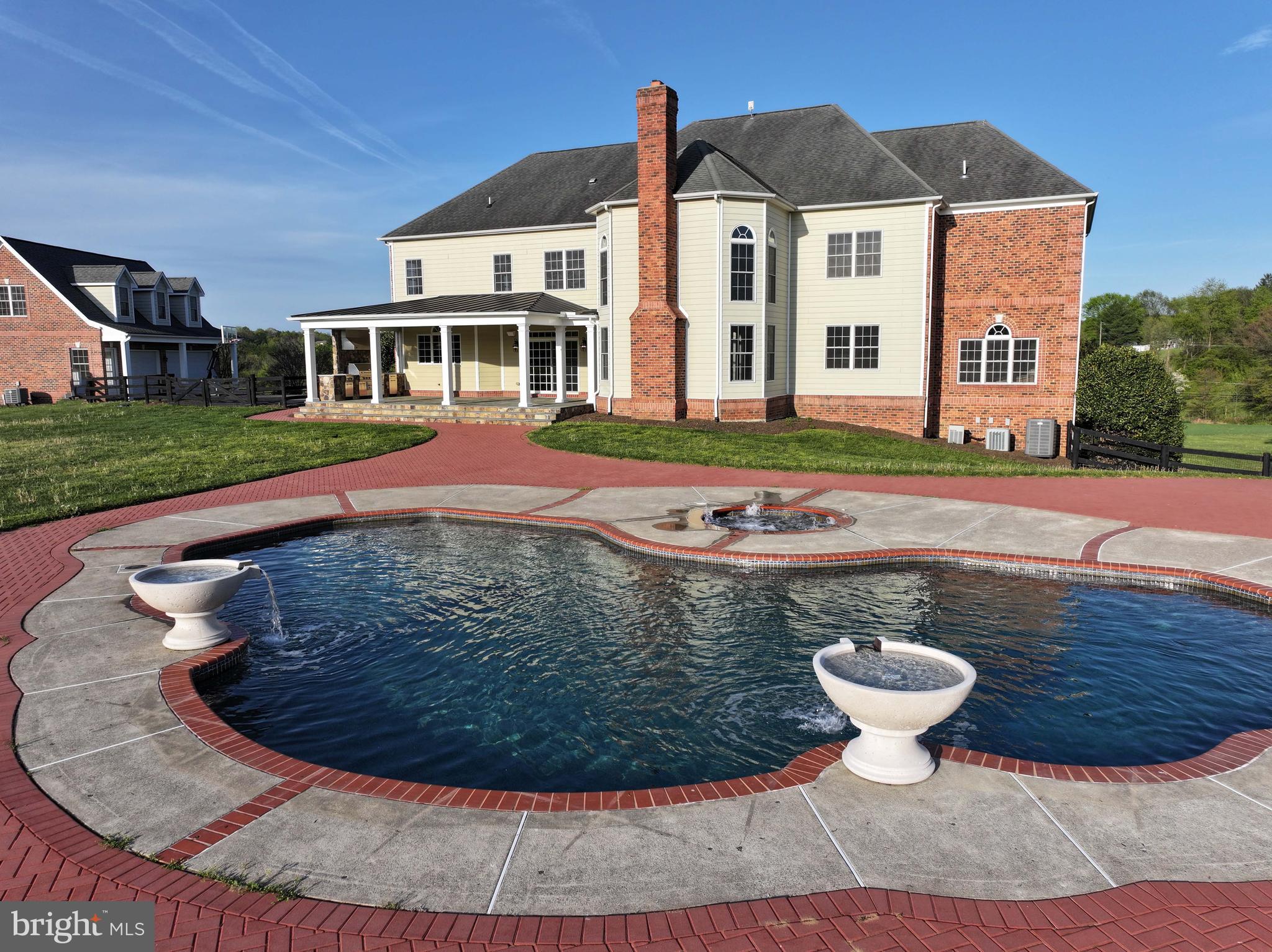 JAMES LAND - Residential