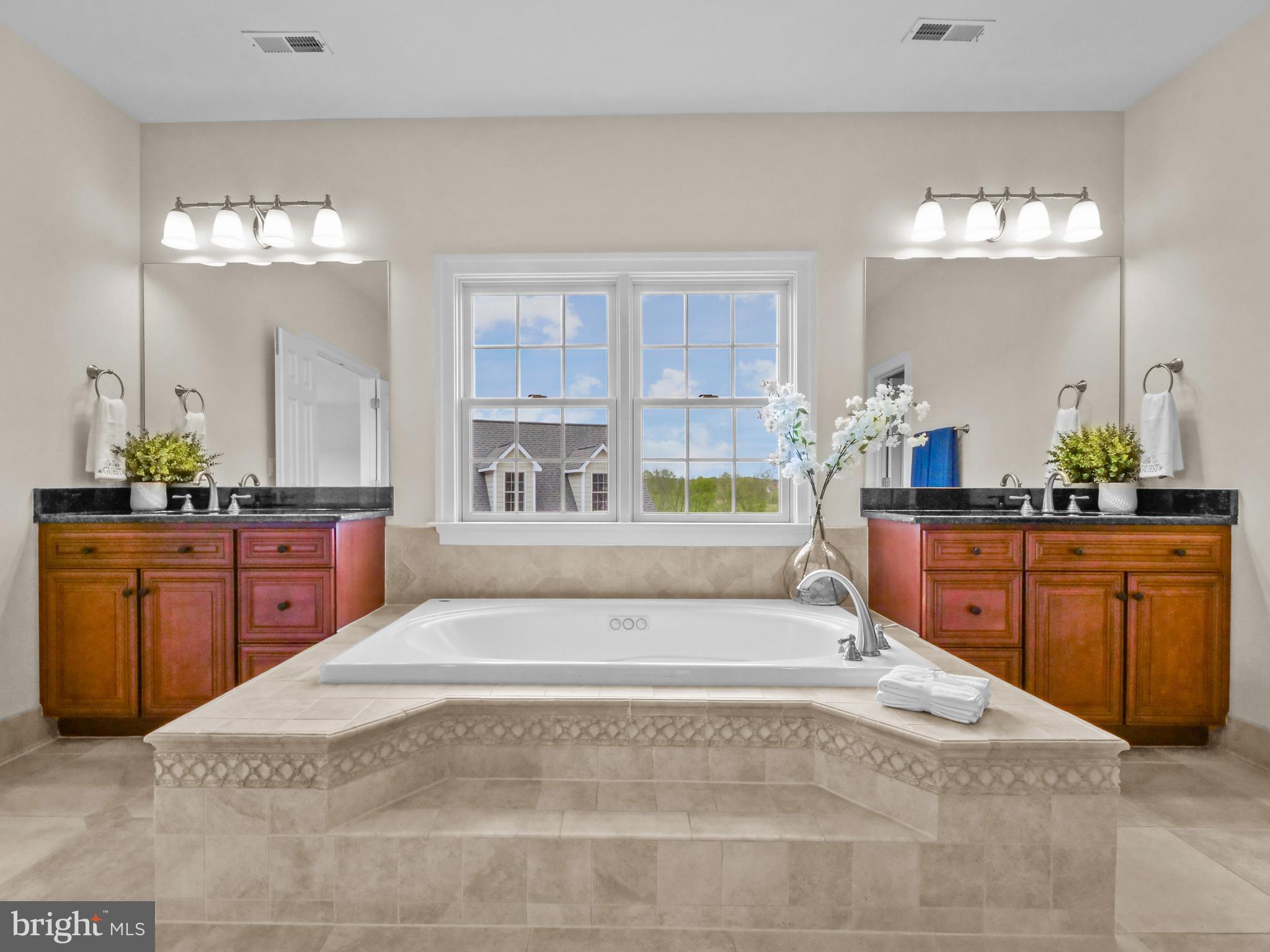 JAMES LAND - Residential