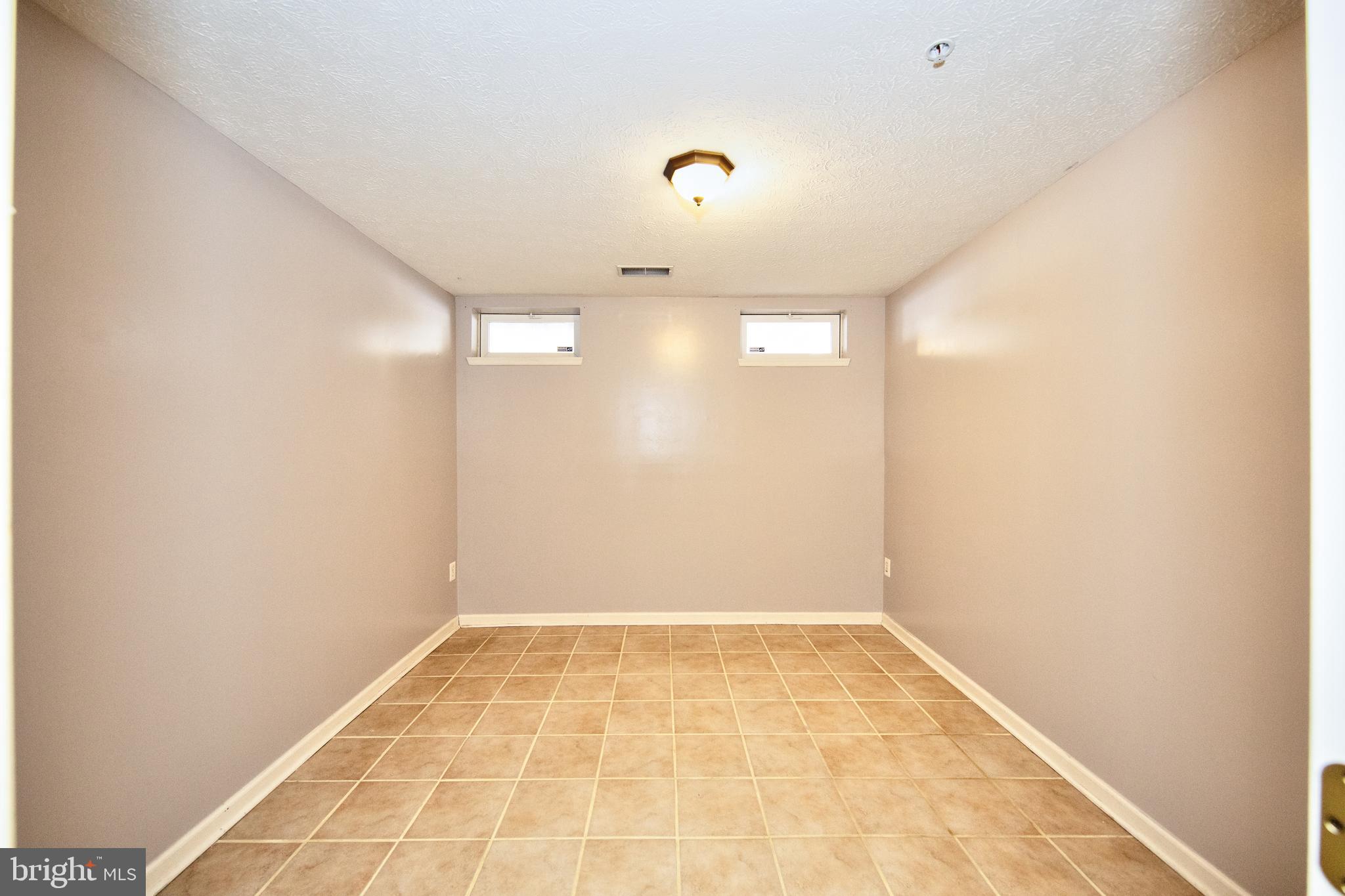 HOLLY WOODS - Residential Lease