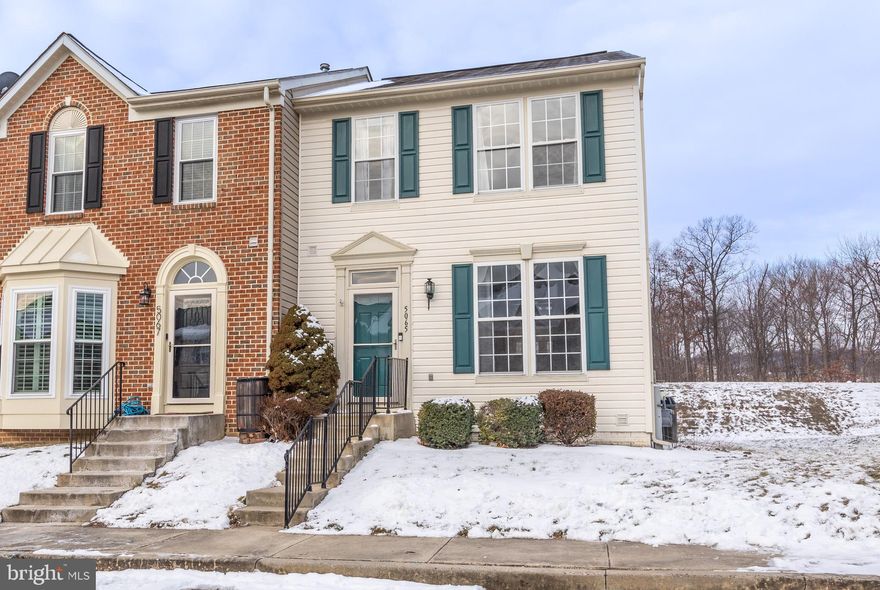 A BEAUTIFUL OPEN AND SPACIOUS END-OF-GROUP TOWNHOME W THREE FLOORS FULLY FINISHED!   NEW CARPET THRUOUT PLUS LVP ON MAIN LEVEL, 9 FOOT CEILINGS, STAINLESS APPLIANCES AND WALK-OUT FROM KITCHEN TO DECK! 3 BR AND 2 BATHS UP PLUS FULL FIN LOWER LEVEL , HALF BATH AND LAUNDRY. NEW HVAC AND WATER HEATER IN 2018,  HOA COVERS TRASH AND SNOW. TENANT TO DO LAWN CARE. OWNER REQUIRES 680+ CREDIT SCORE AND PREFERS 2 YEAR LEASE,  TENANT TO PROVIDE RENTERS INSURANCE.  WONT LAST.