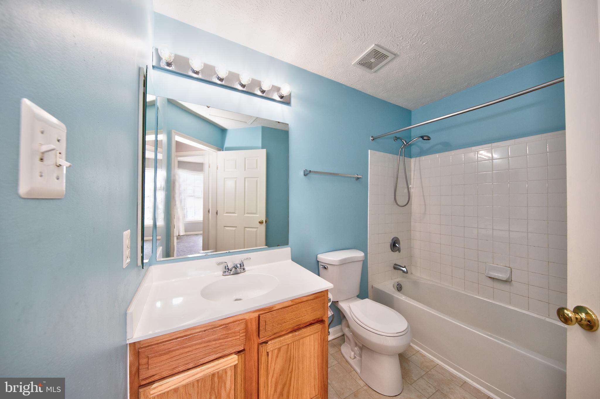 HOLLY WOODS - Residential Lease