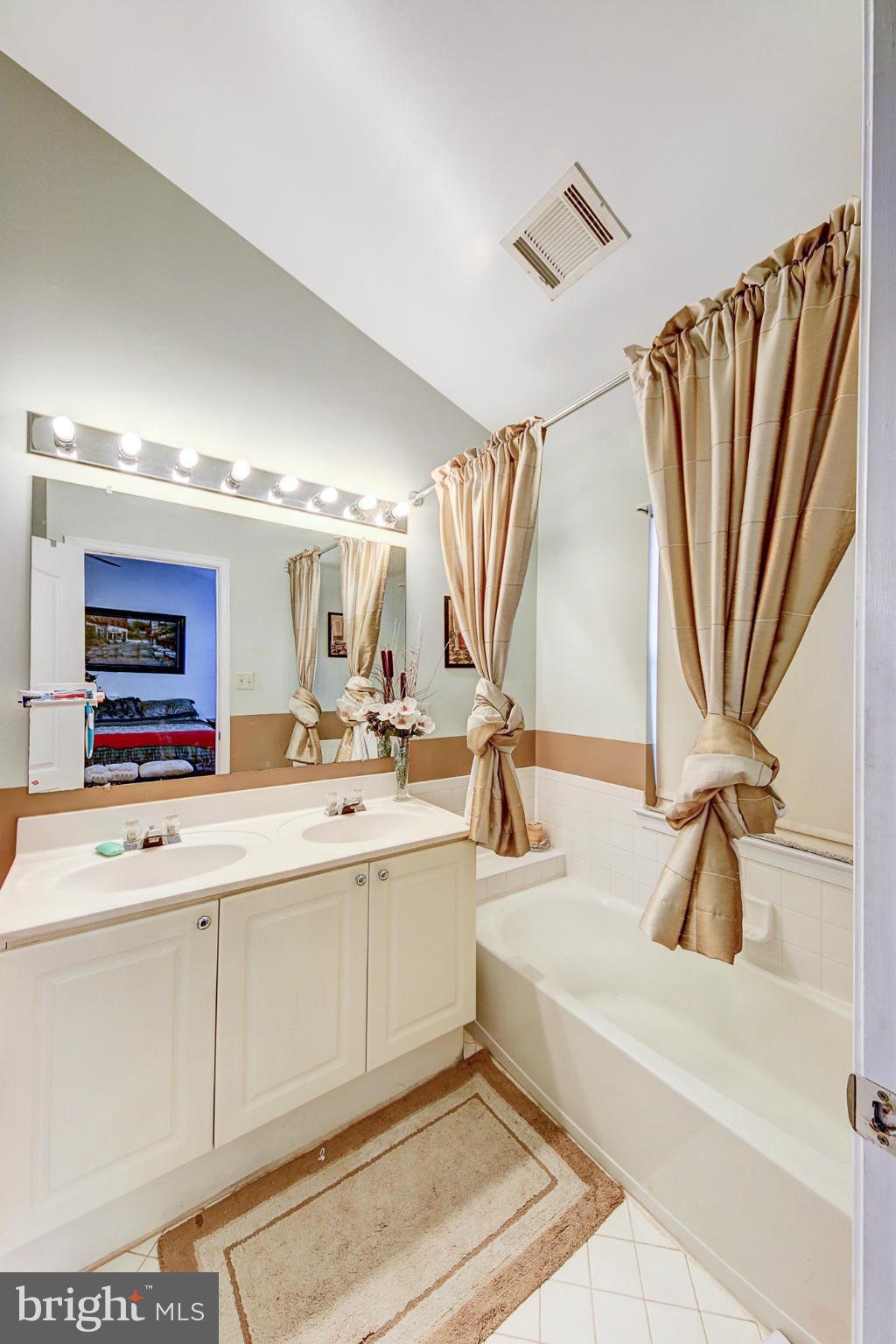 ASHBURN VILLAGE - Residential