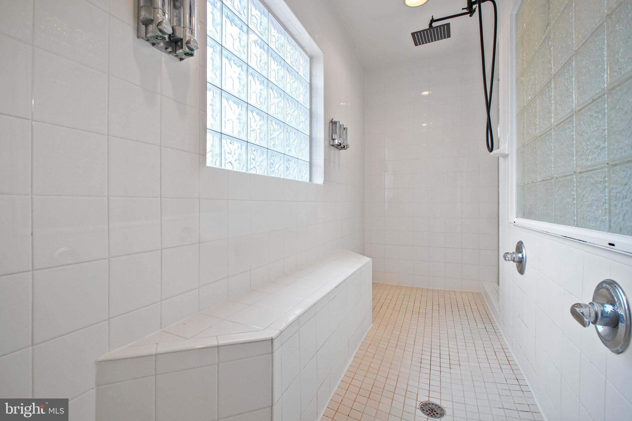 SINGLE OAKS - Residential