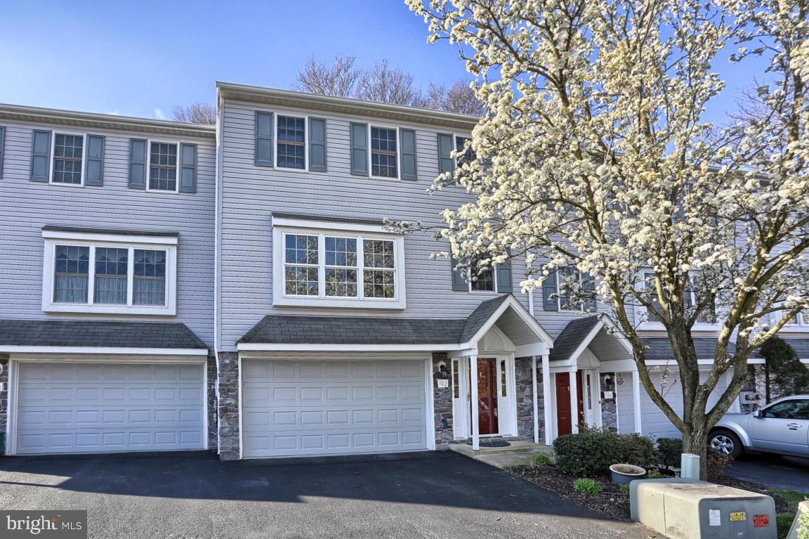 Spacious sunny townhome with appealing open floor plan. Upgraded range, dishwasher, sink and faucets. Freshly painted throughout this carefree living condo in a cul-de-sac location. Lots of space with a huge great room and large cathedral master bedroom. 2 car garage and a finished basement add to the numerous amenities including an upgraded energy efficient HVAC.