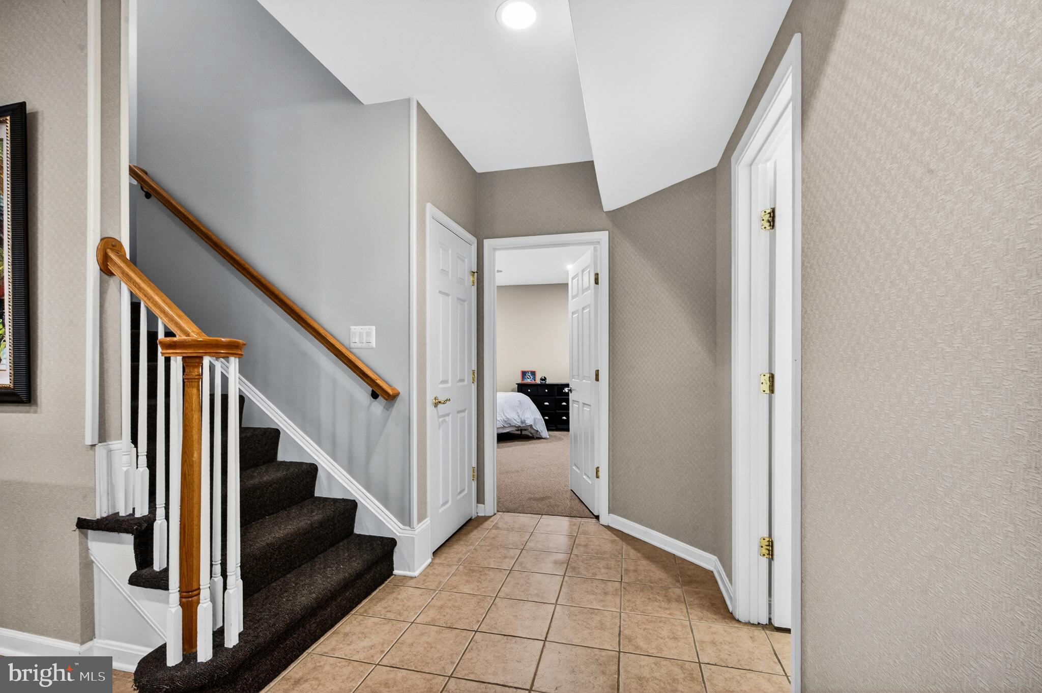 HUNTING HILLS - Residential