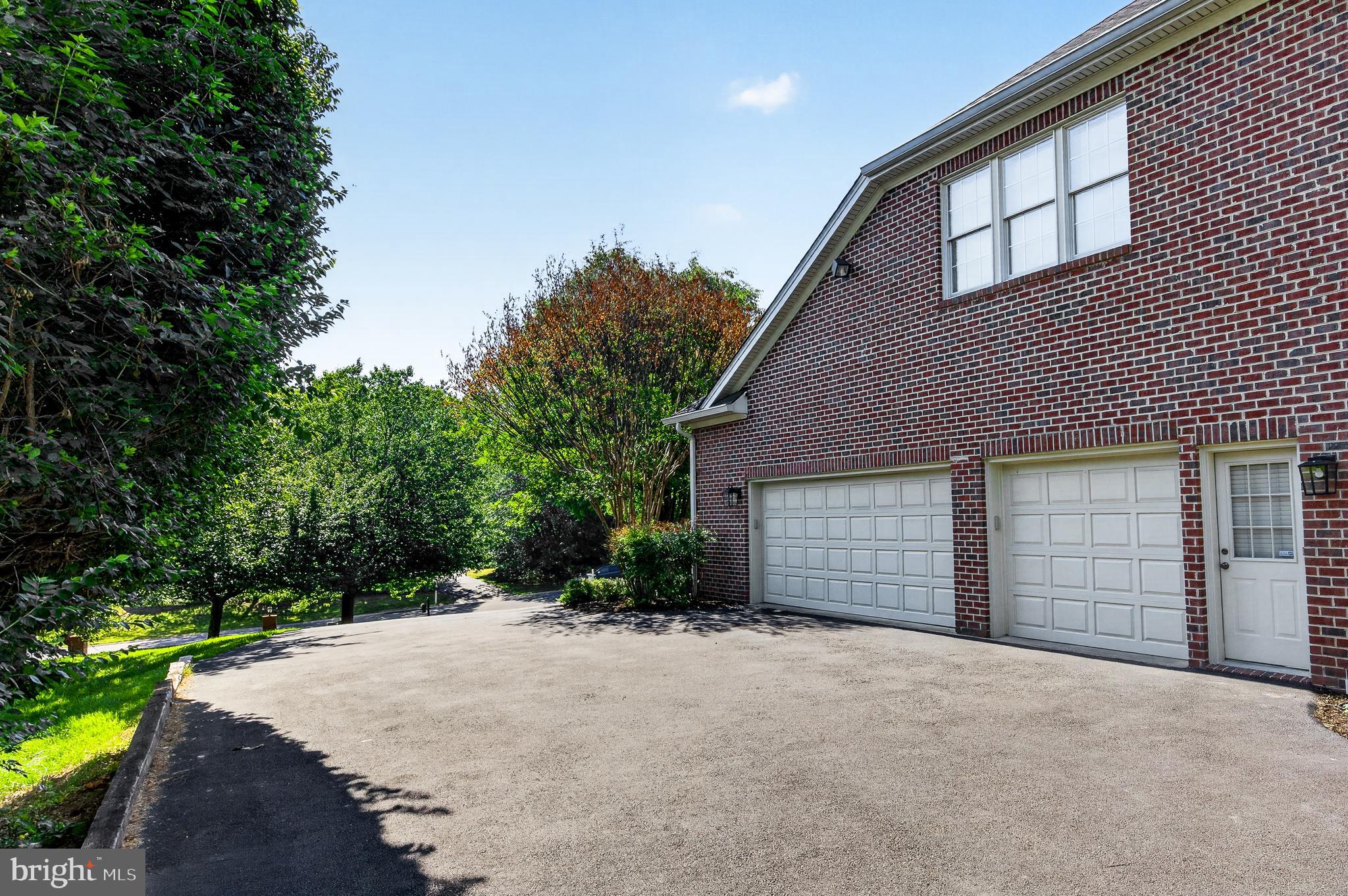 HUNTING HILLS - Residential