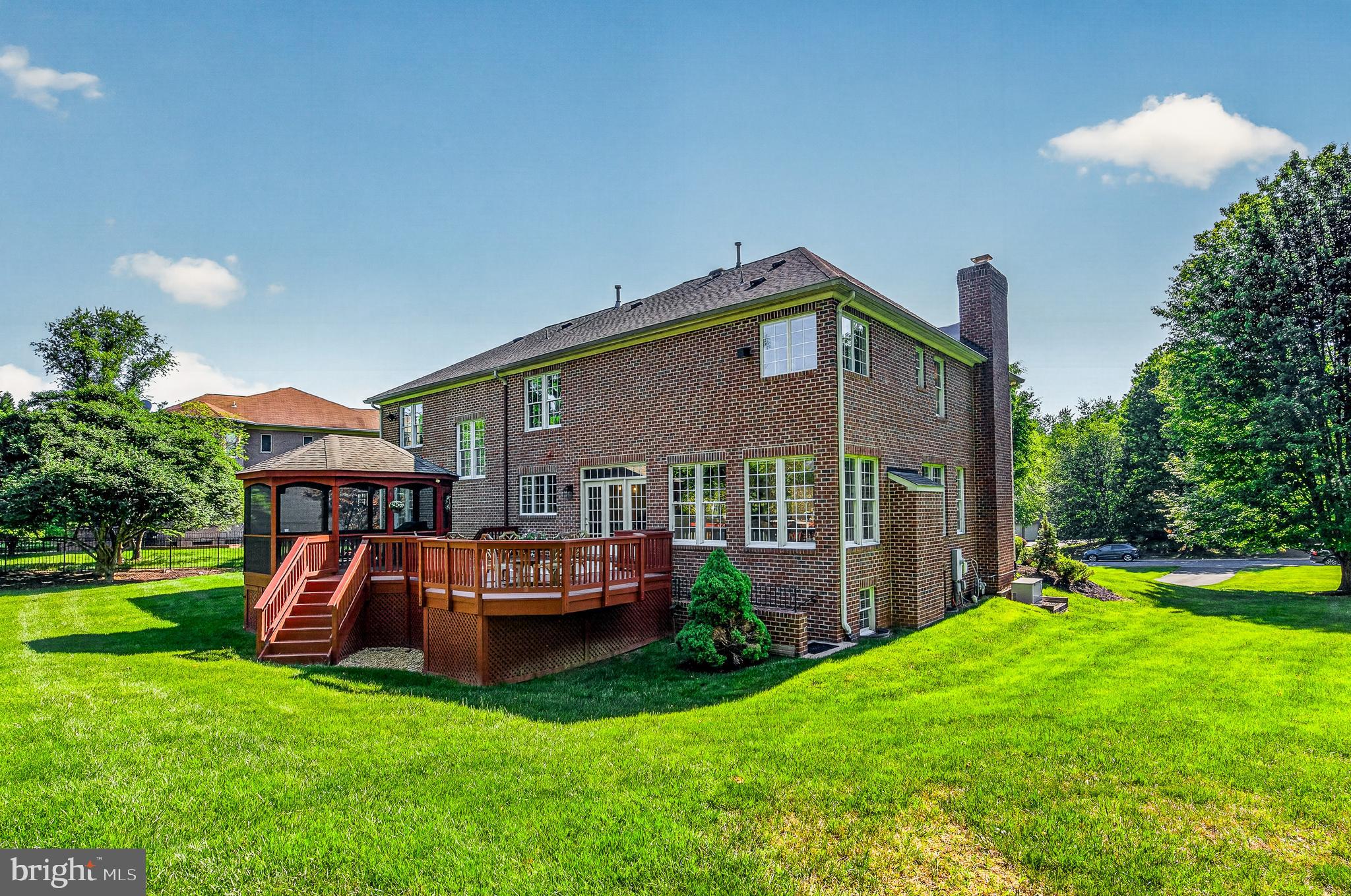 HUNTING HILLS - Residential
