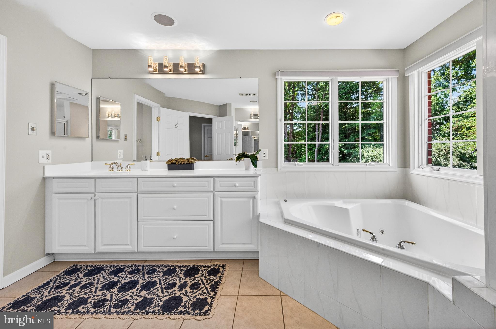 HUNTING HILLS - Residential
