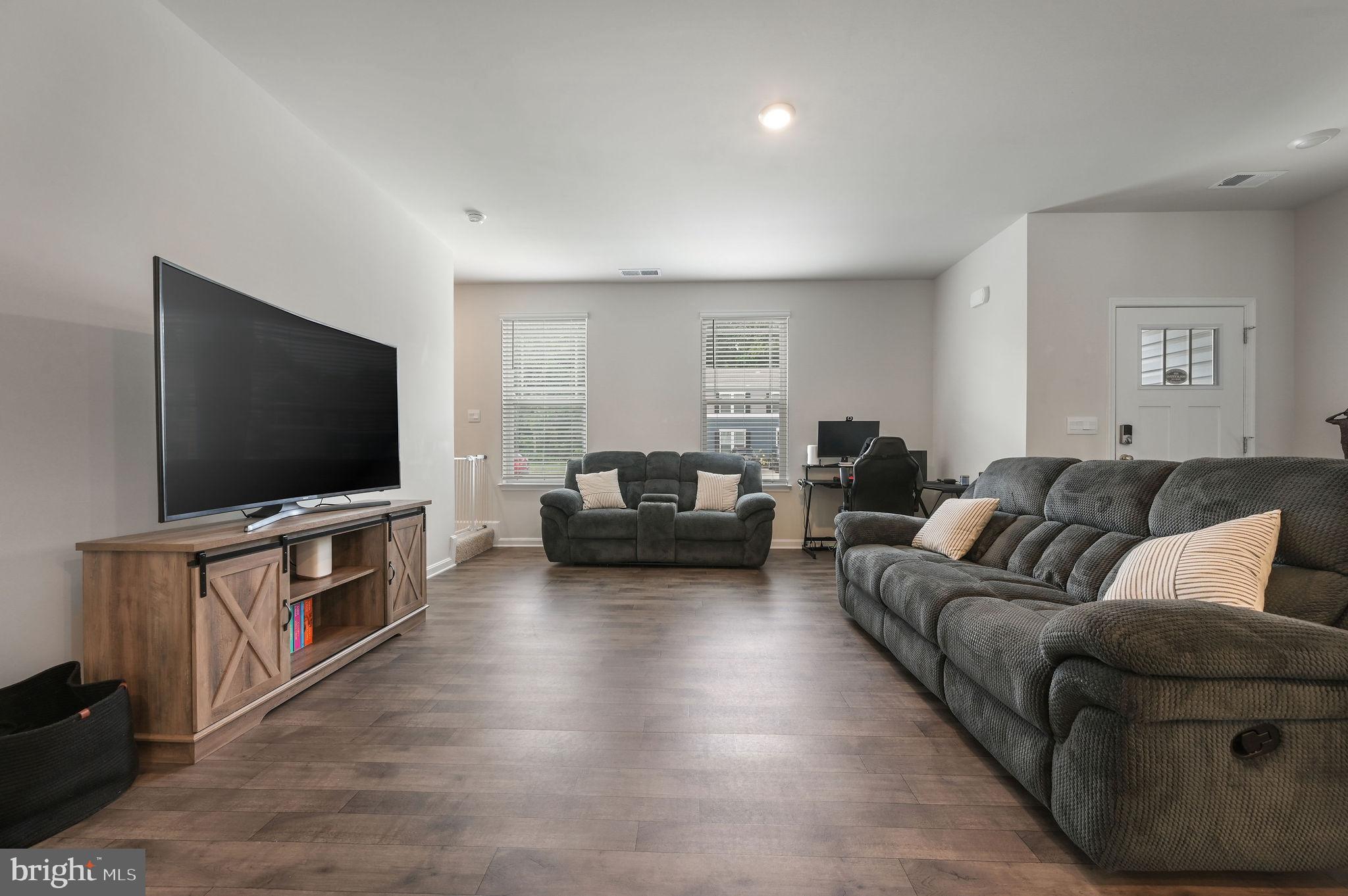 173 CURRANT CIRCLE