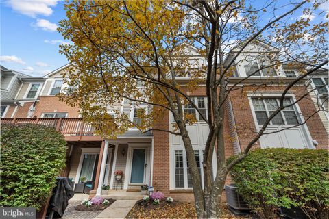 Photo of 4367 Hackney Coach Lane #162, FAIRFAX, VA 22030 (MLS # VAFX2296730)