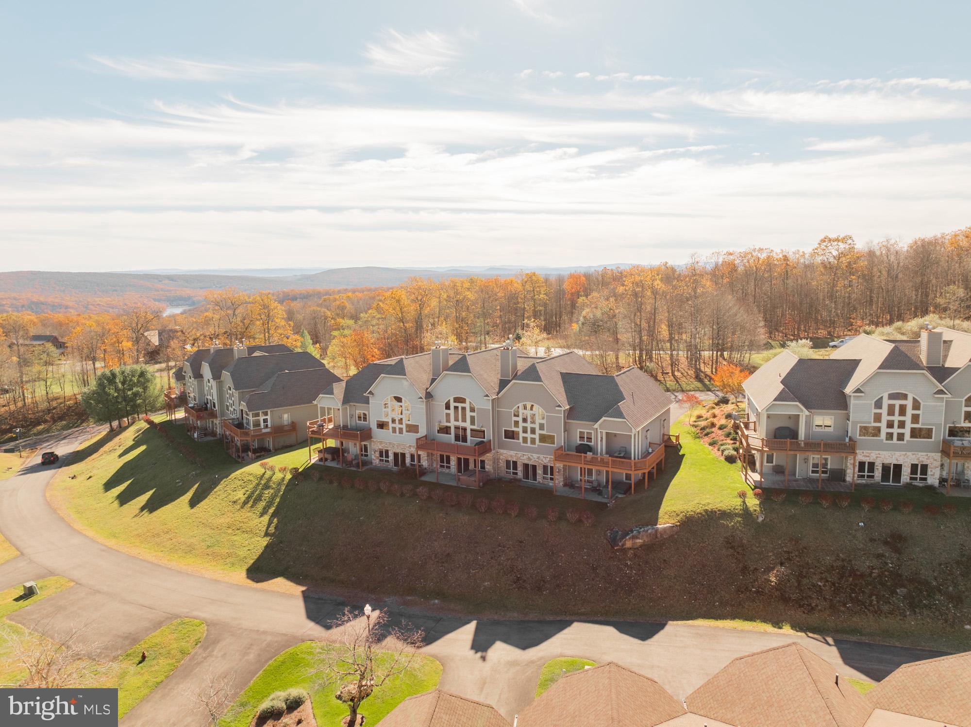 OVERLOOK MNT VILLAS - Residential