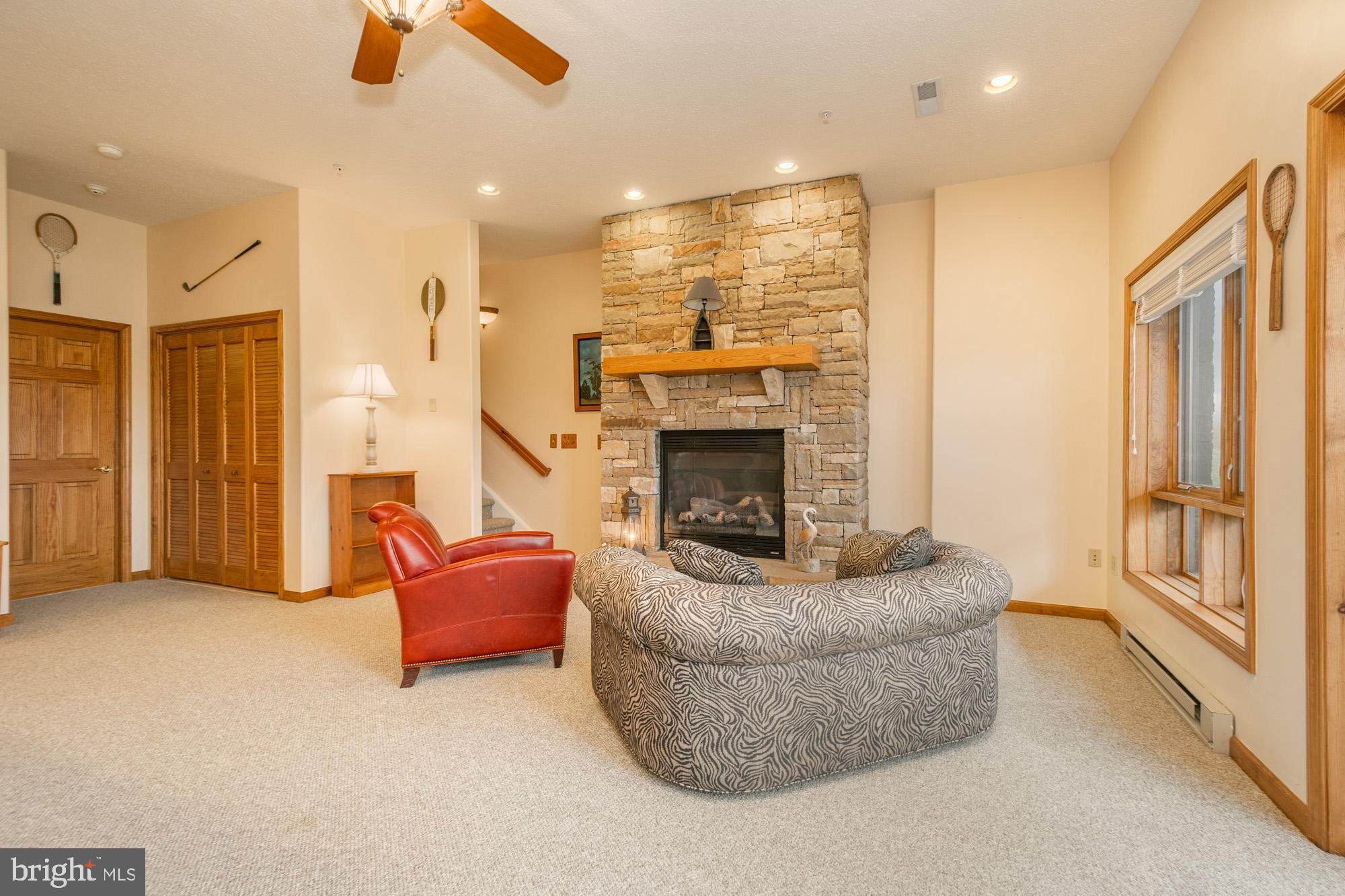 OVERLOOK MNT VILLAS - Residential