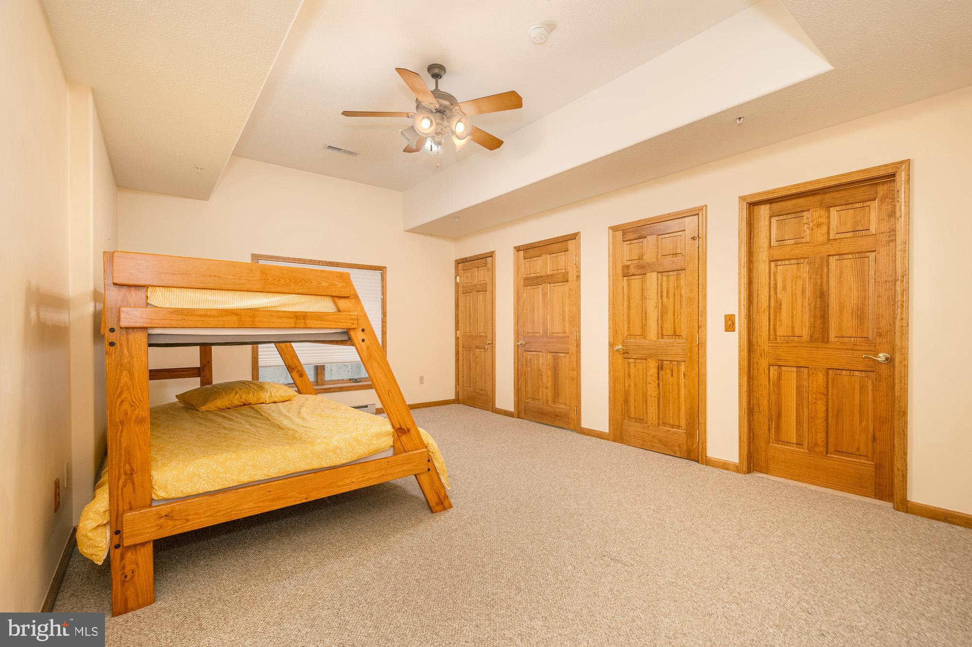 OVERLOOK MNT VILLAS - Residential