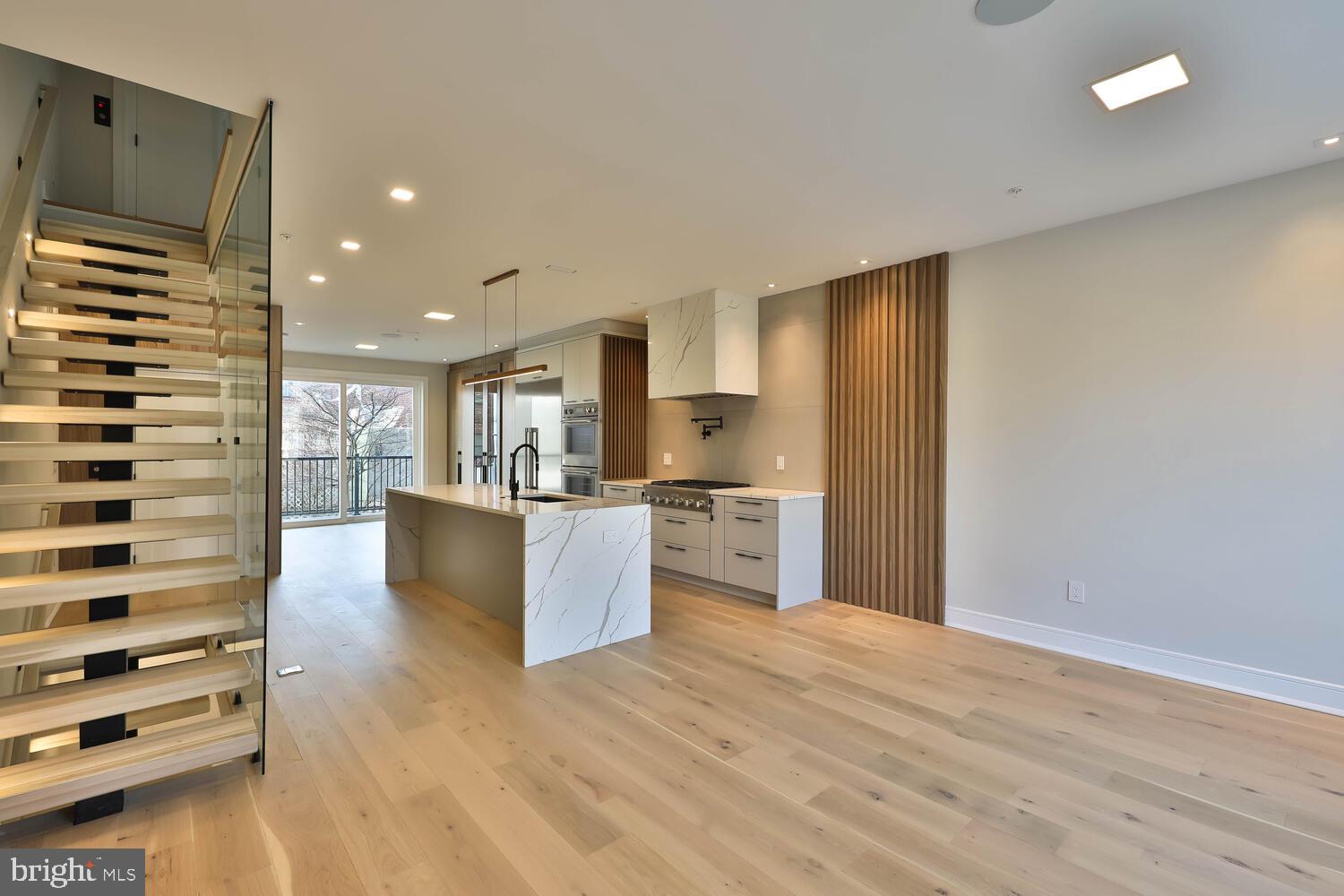 SOCIETY HILL - Residential