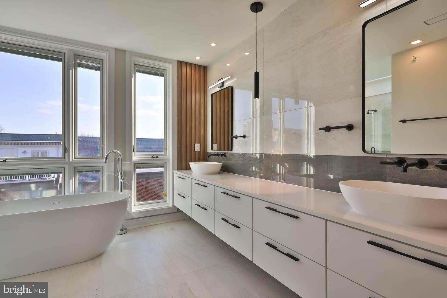 SOCIETY HILL - Residential
