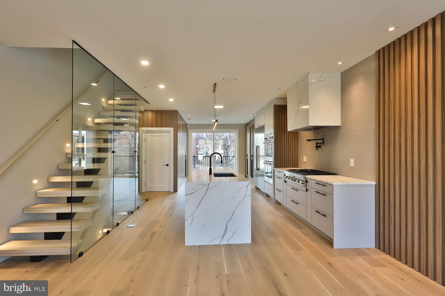 SOCIETY HILL - Residential