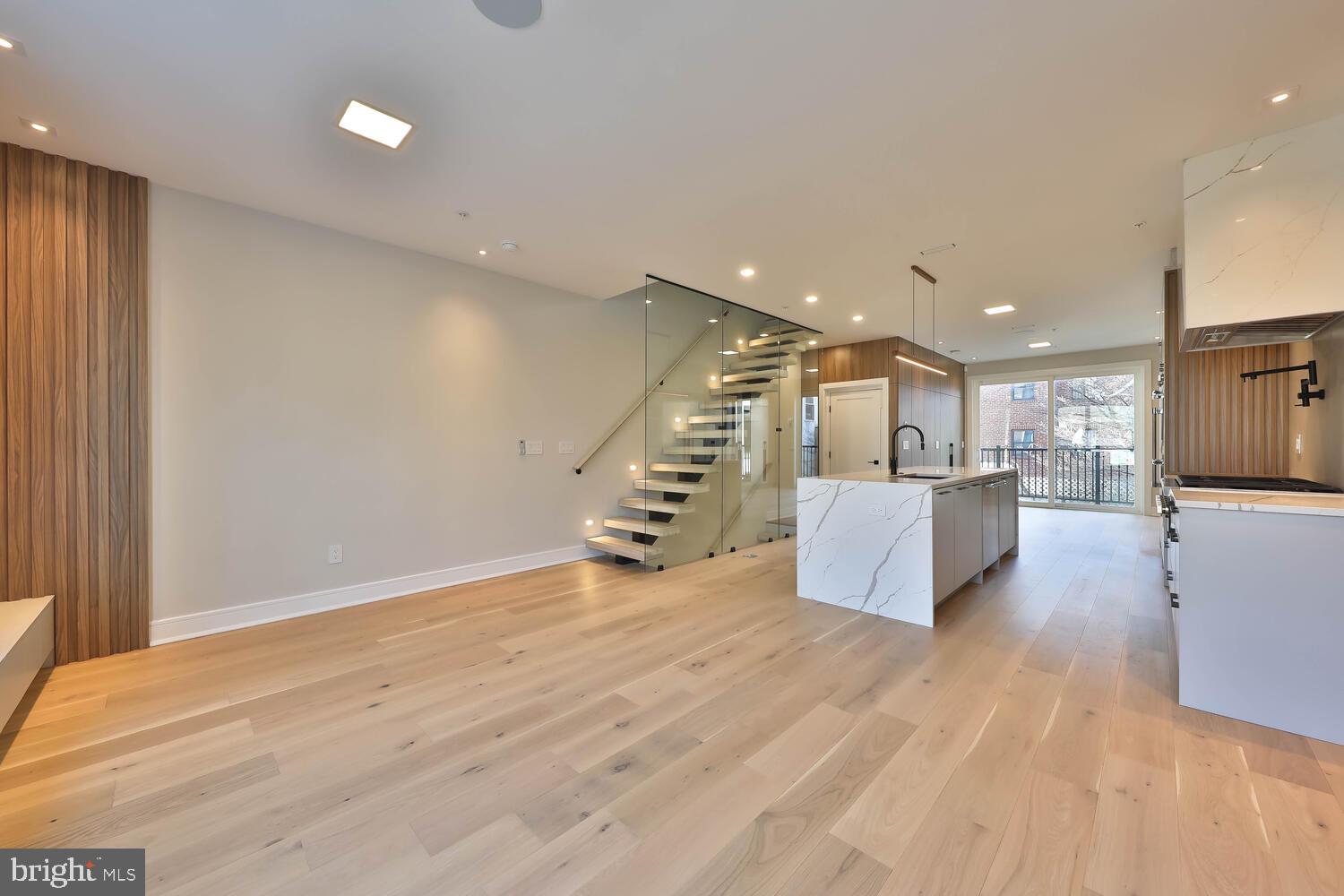 SOCIETY HILL - Residential