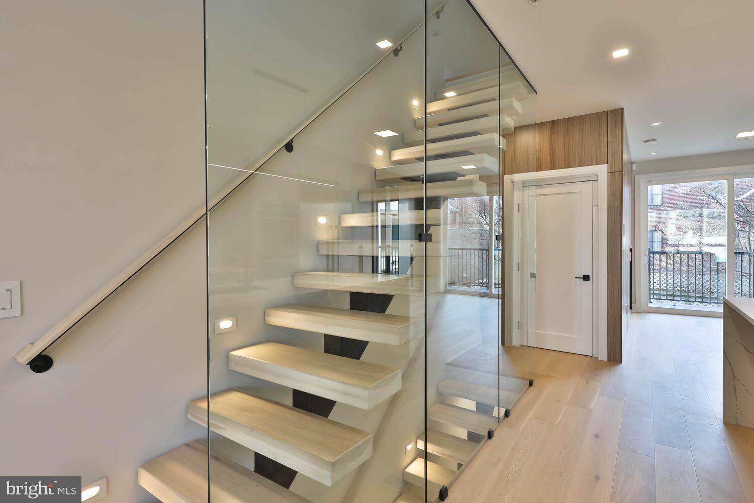 SOCIETY HILL - Residential