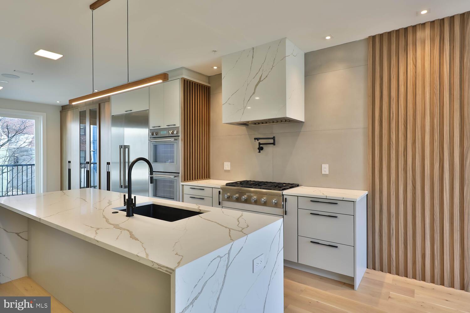 SOCIETY HILL - Residential