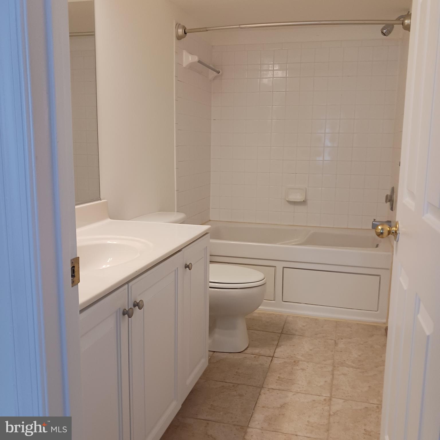 THE HIDEAWAY AT OLD ADMIRAL - Residential Lease