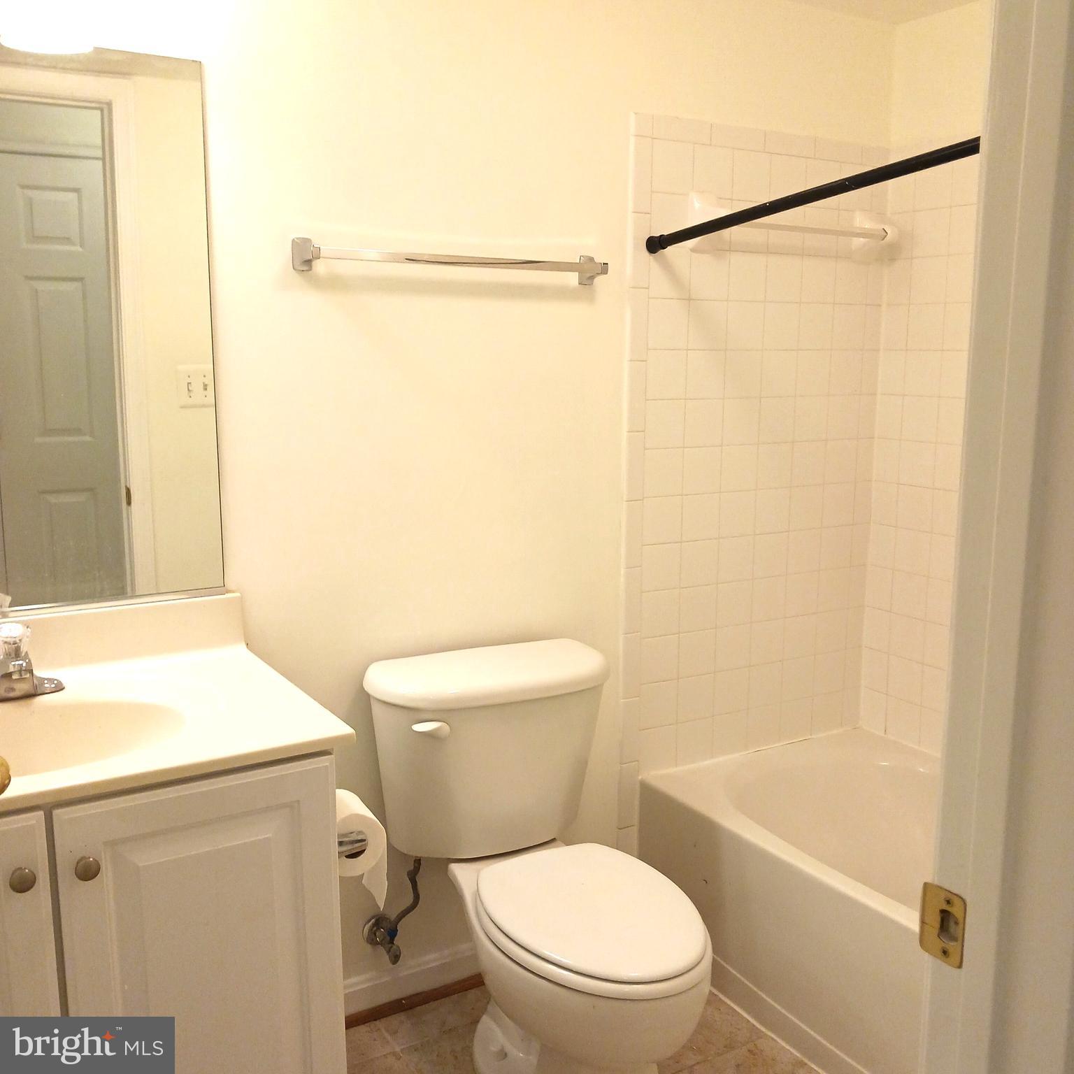 THE HIDEAWAY AT OLD ADMIRAL - Residential Lease