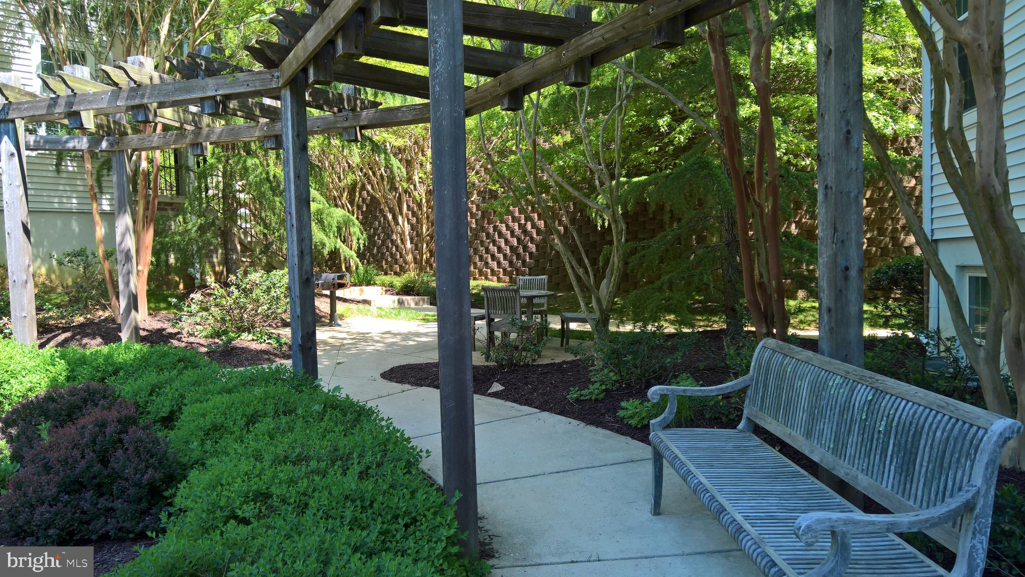 THE HIDEAWAY AT OLD ADMIRAL - Residential Lease