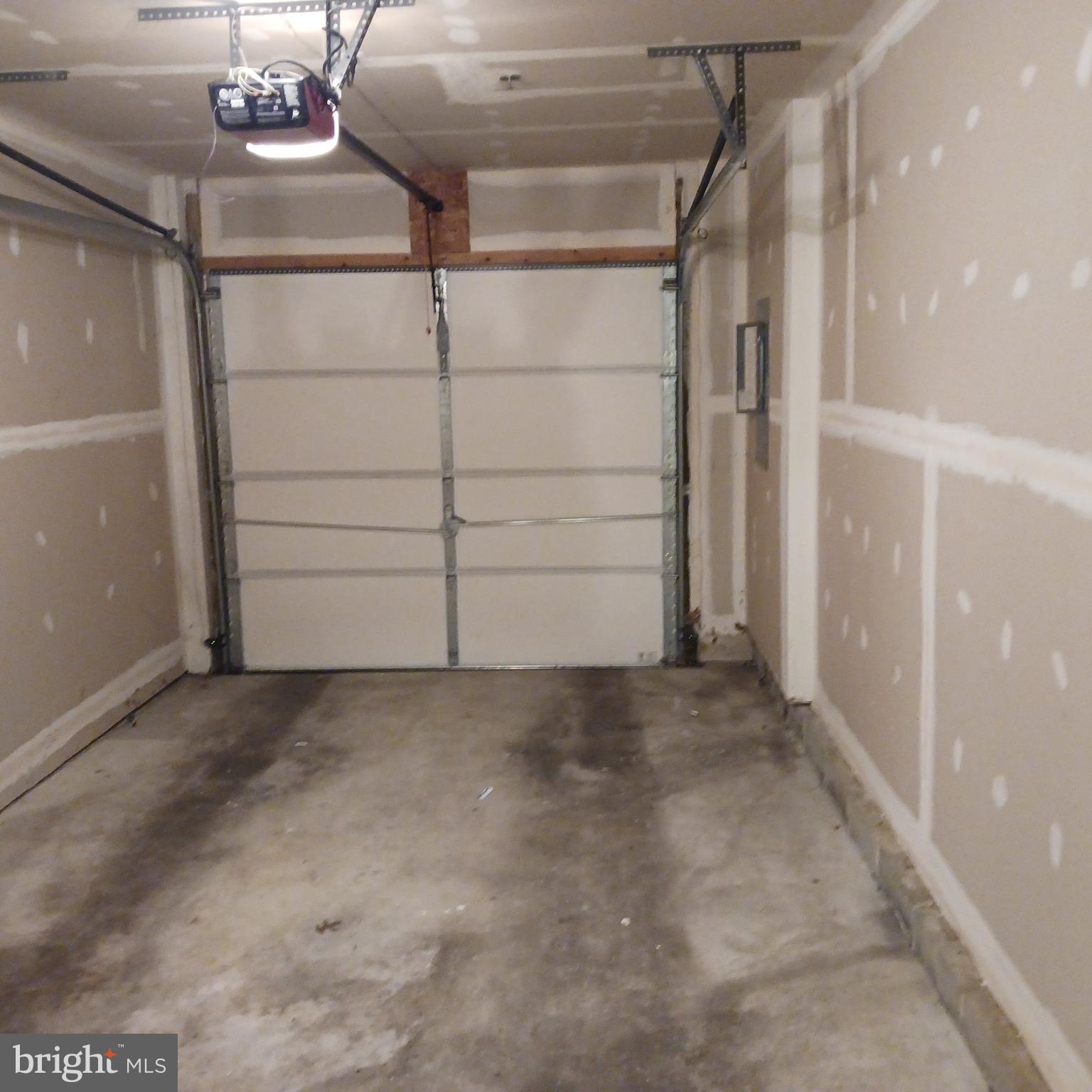 THE HIDEAWAY AT OLD ADMIRAL - Residential Lease