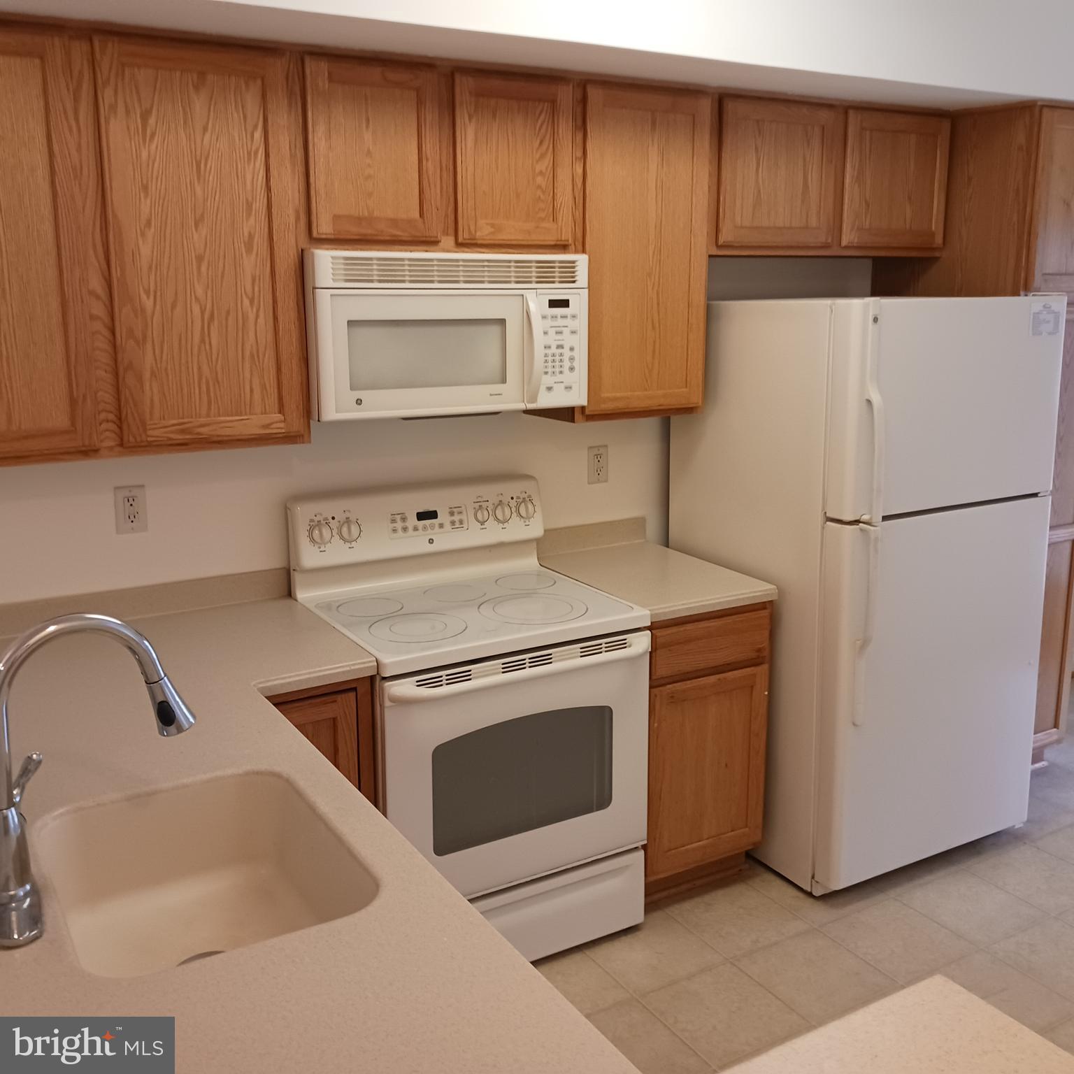 THE HIDEAWAY AT OLD ADMIRAL - Residential Lease