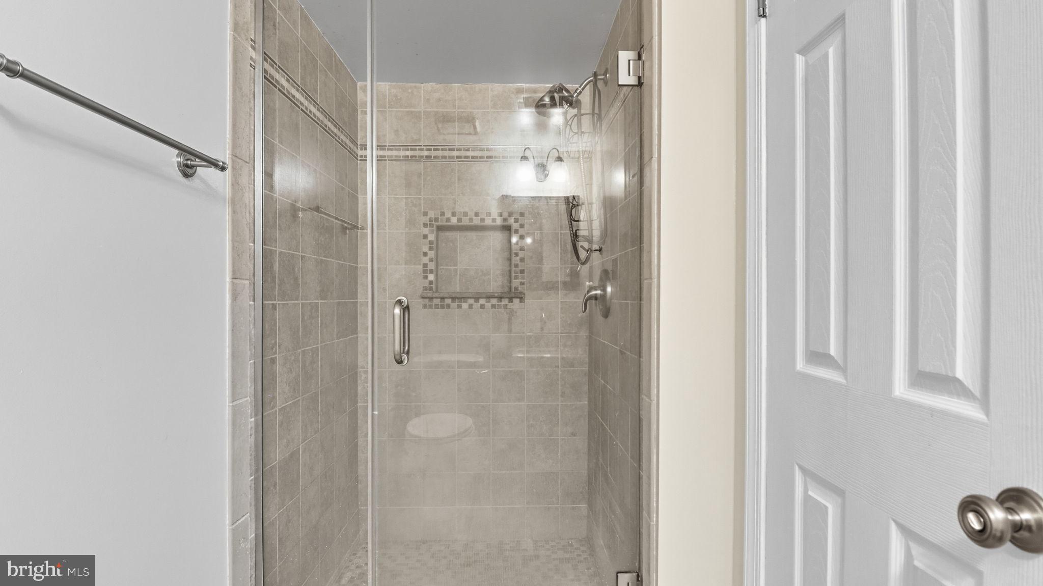 HOLLAWAY ESTATES - Residential Lease