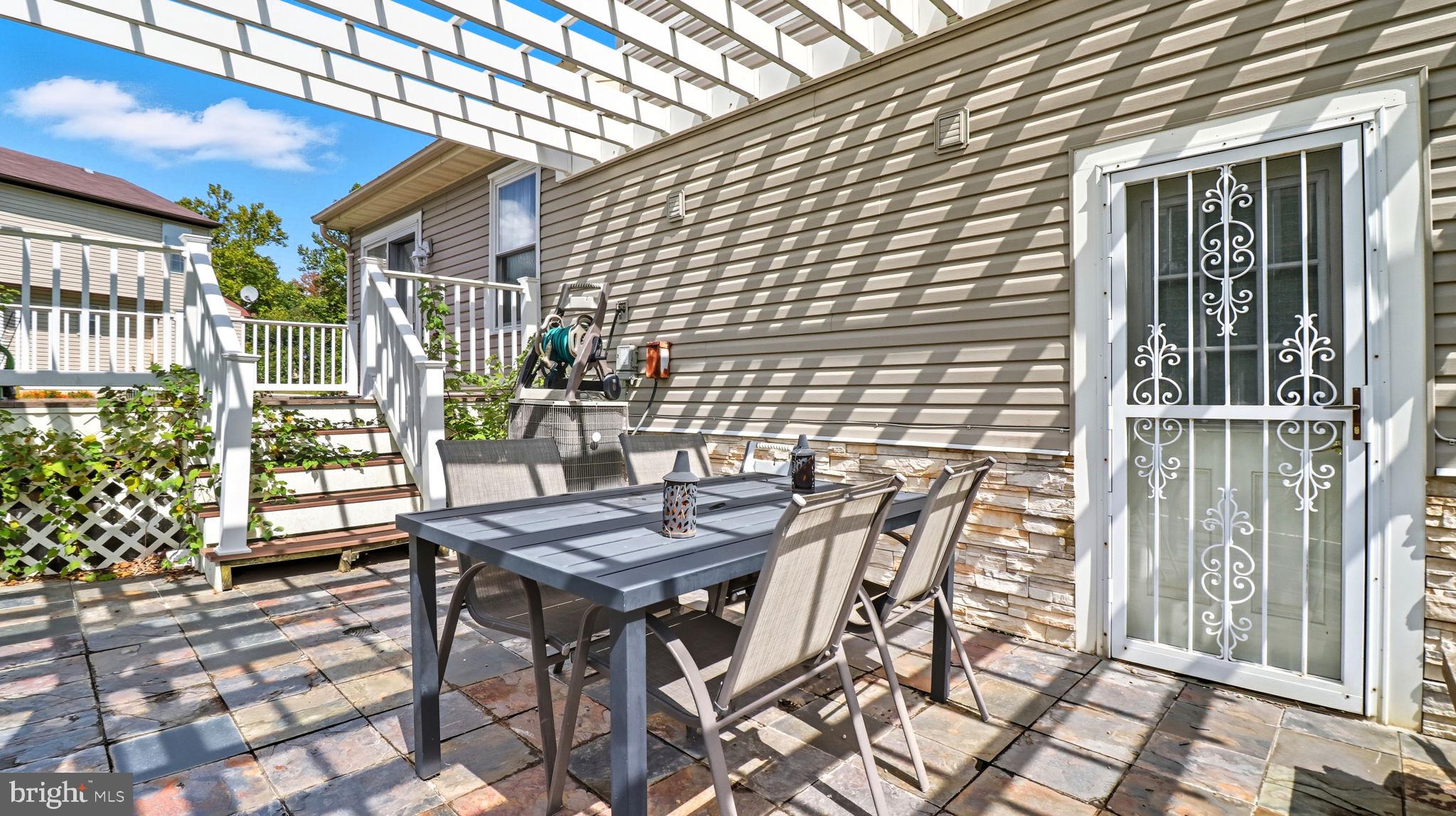 HOLLAWAY ESTATES - Residential Lease