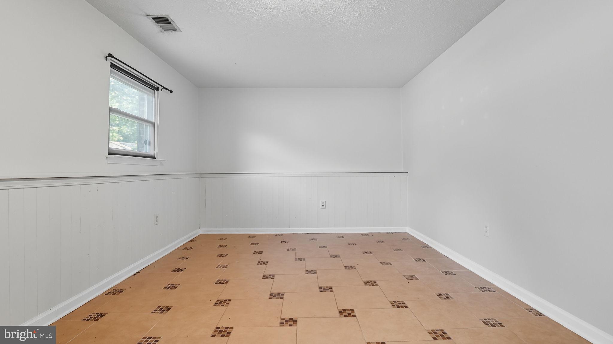 HOLLAWAY ESTATES - Residential Lease