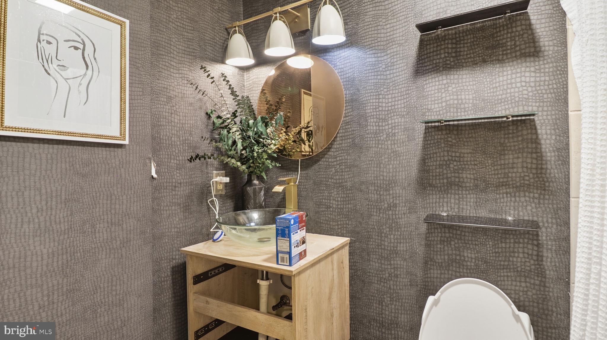 HOLLAWAY ESTATES - Residential Lease