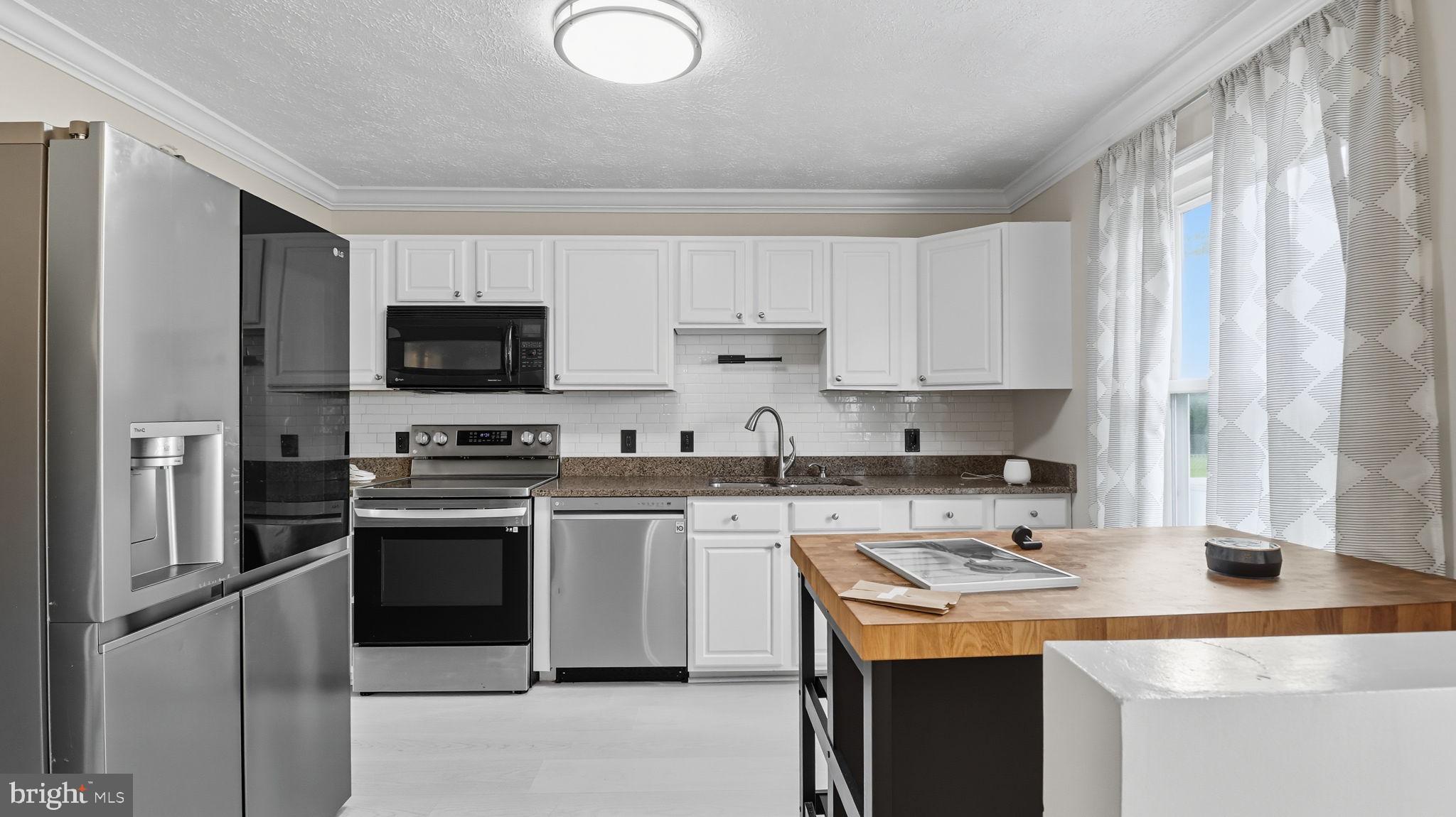 HOLLAWAY ESTATES - Residential Lease