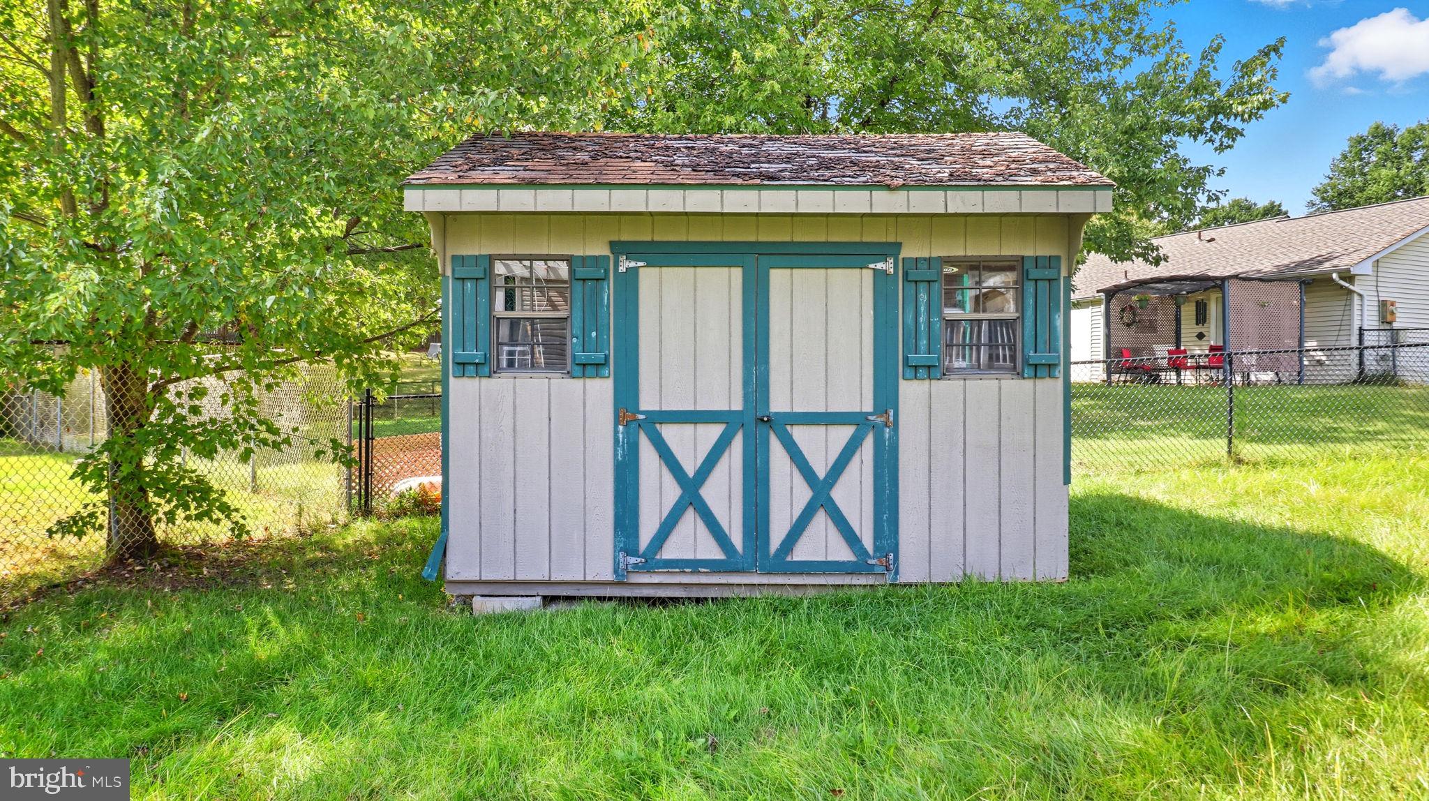 HOLLAWAY ESTATES - Residential Lease