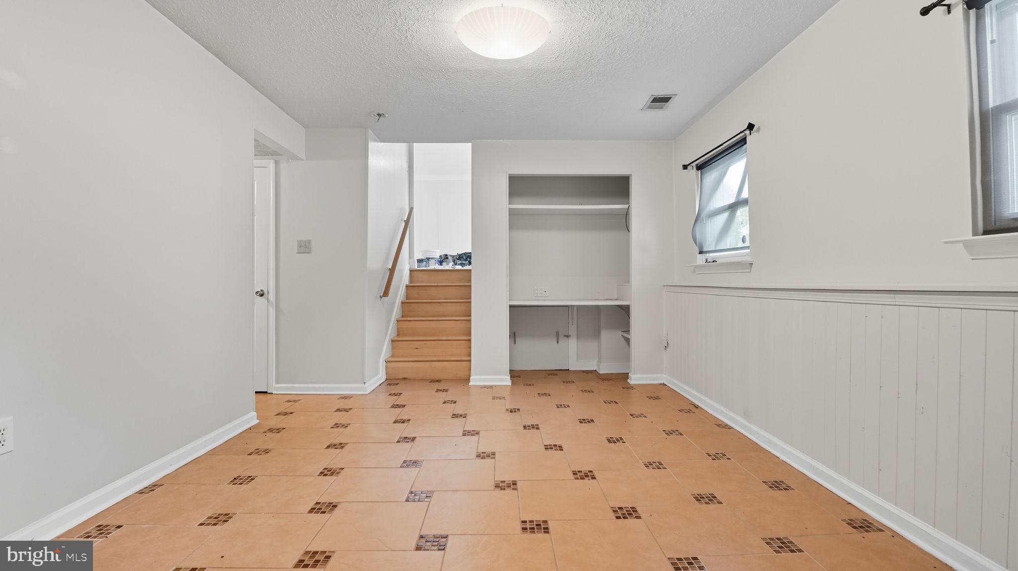 HOLLAWAY ESTATES - Residential Lease