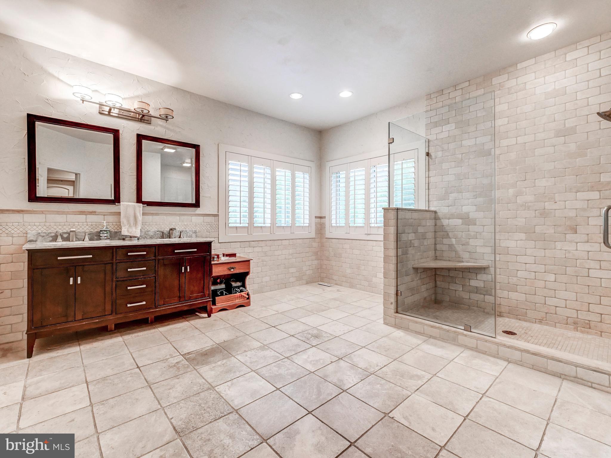 VALLEY BROOK - Residential