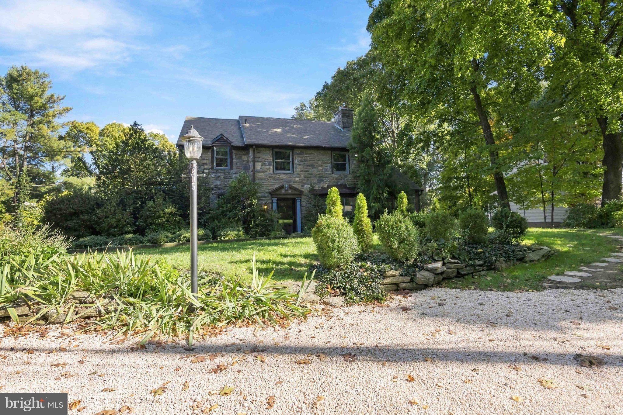 805 PARDEE LANE