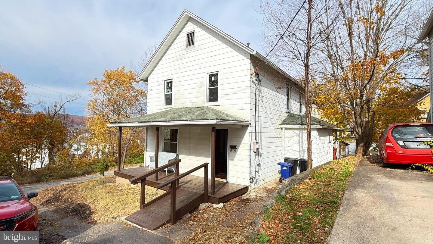 6 FERN AVE