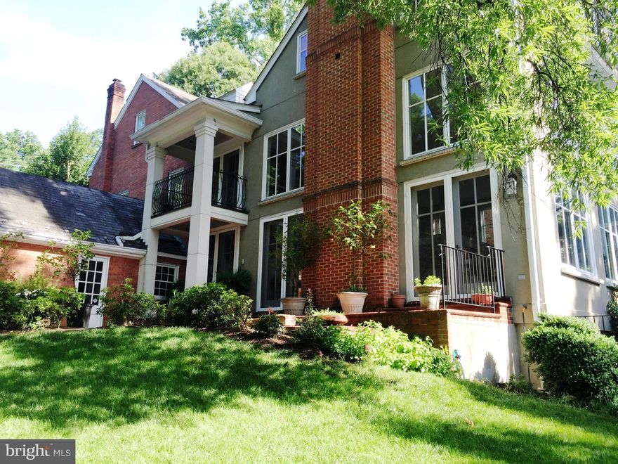 THIS WARM AND INVITING HOME COMBINES THE CHARM OF A CLASSIC 1932 BELLE HAVEN HOME WITH THE PIZAZZ AND SOPHISTICATION OF A SPECTACULAR 2000 TWO STORY GLASS ADDITION WITH  A FABULOUS GREAT ROOM AND GOURMET KITCHEN WITH SOARING 17 FOOT CEILINGS, TUMBLED MARBLED FLOORS AND HUGE BEAUTIFUL FIREPLACE. THIS IS THE DREAM HOME FOR THE DISCRIMINATING PURCHASER WHO LOVES TO COOK AND ENTERTAIN!