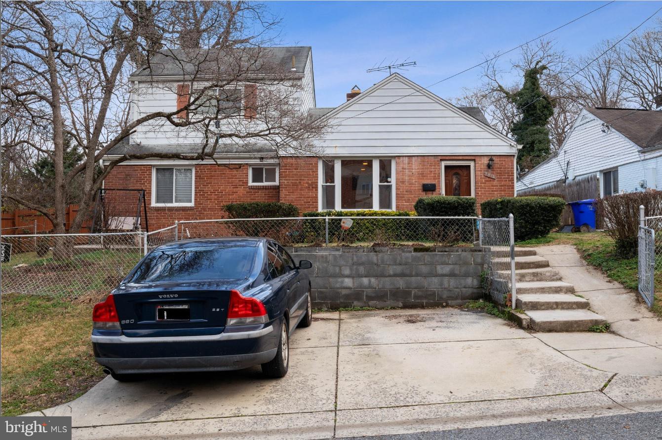 MONTGOMERY KNOLLS - Residential