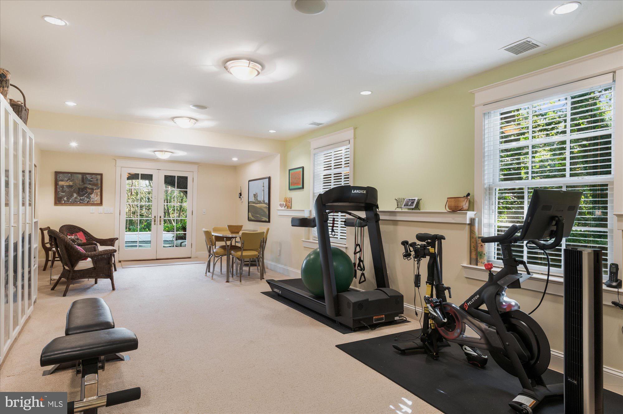 CLEVELAND PARK - Residential