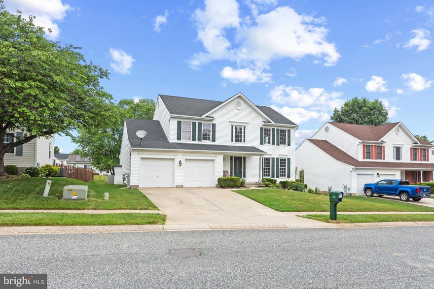 LOOK no FURTHER - Spacious and newly updated 4 Bedroom Home located in sought after Grace Harbour!  Huge Primary Bedroom with walk-in closet and ensuite including soaking tub, separate shower and double vanities.  Large Hall bathroom also features  double vanities.   Large eat-in kitchen complete with island, granite countertops and pantry.  Family room with fireplace off kitchen with sliders leading to huge two tiered deck.  Finished basement with new LVT plank flooring, and extra pantry/storage area.  Freshly painted throughout.   Oversized 2 car garage, driveway and ample street parking.  2,328 square feet of above-grade living plus a finished basement makes this a great home for entertaining or simply everyday living!   Large, level lot, beautiful landscaping front and back, rear shed.    What's not to love?