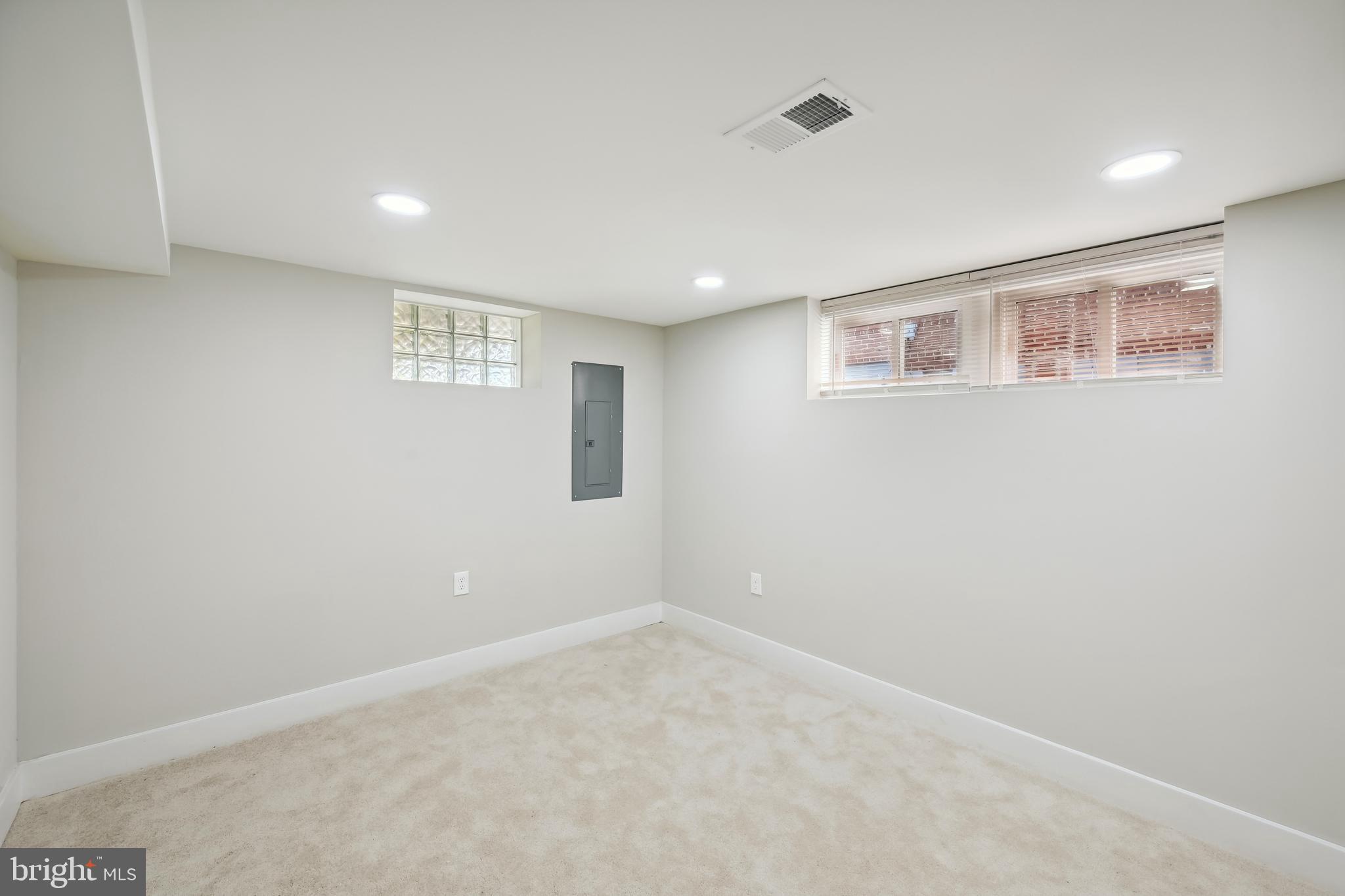 ROSEMONT - Residential Lease