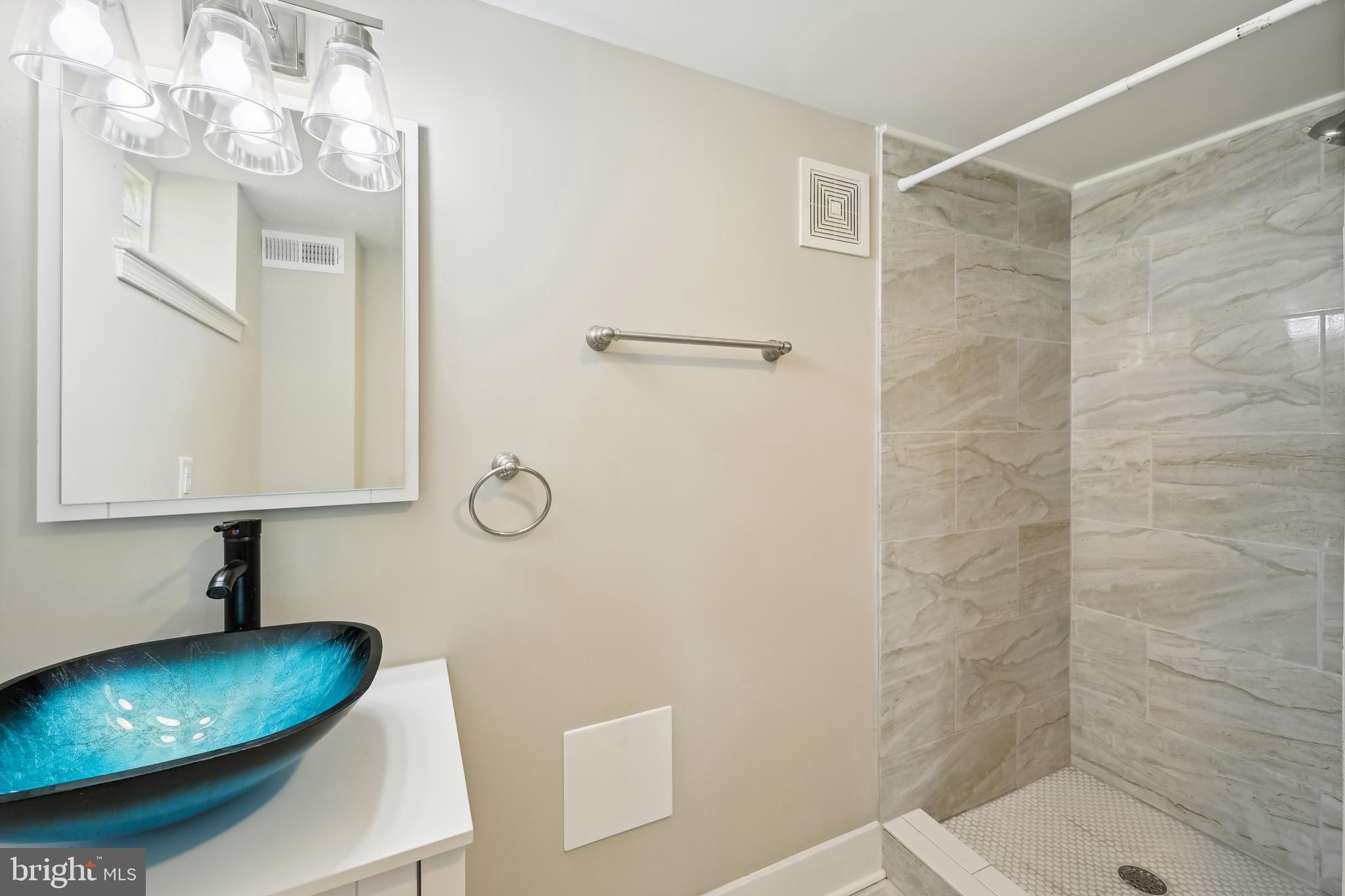 ROSEMONT - Residential Lease