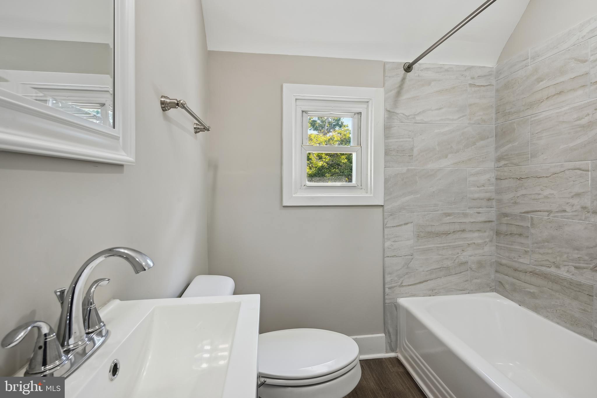 ROSEMONT - Residential Lease