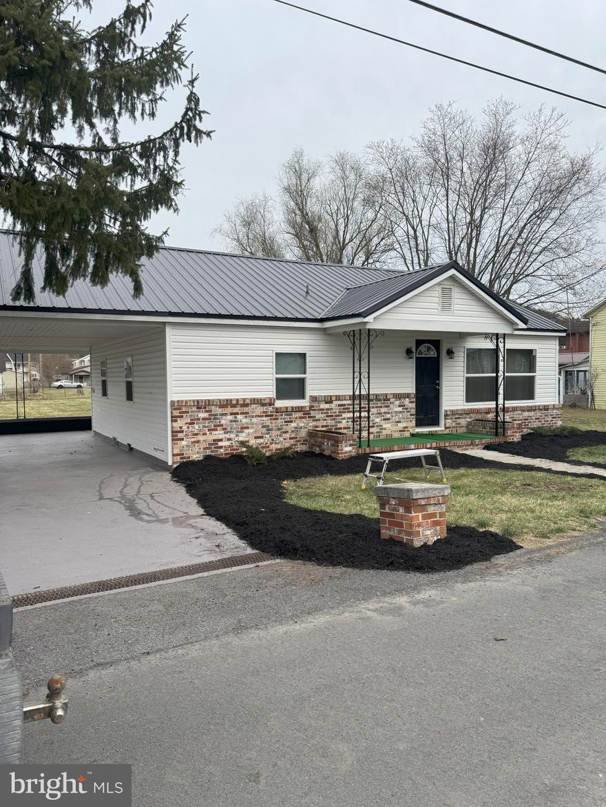3 bedroom, 1 bath, 1286 square foot house on Chipley Lane with carpet.  This home is within walking distance of Pilgrim' Pride.  A new metal roof, new vinyl siding, all new cabinets and appliances, new carpet, new walk in shower.  This newly remodeled home also includes new heat pump with electric backup, new 200 amp electric service with all new wiring and all new plumbing. There is a stone patio in the rear of the home. There is a walk in attic great for storage,  Must see to appreciate.