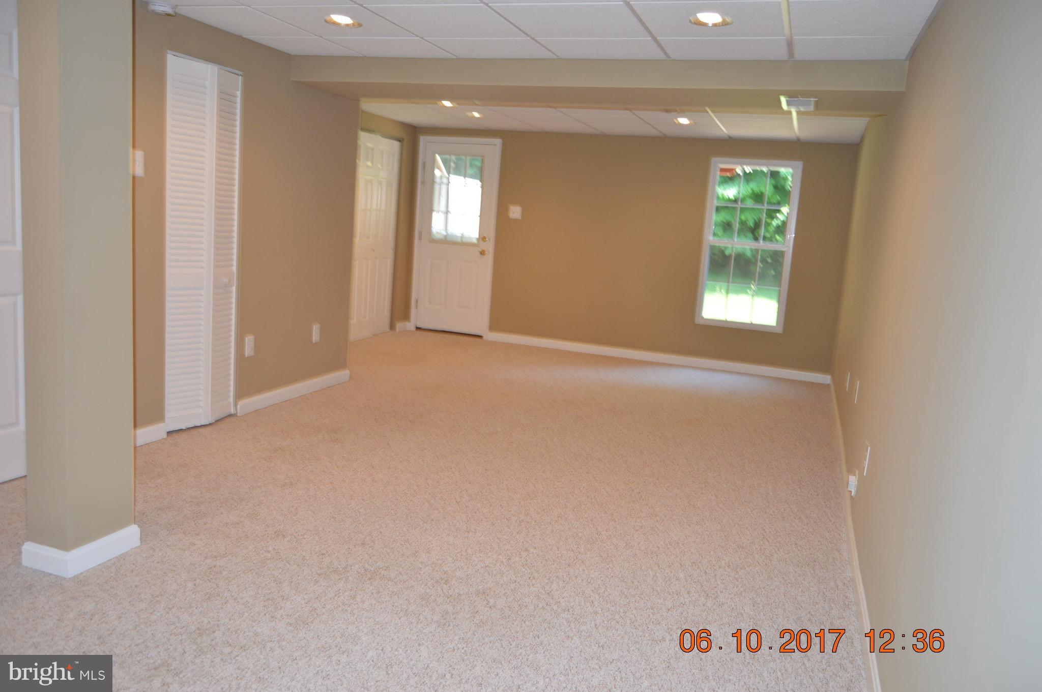 VILLAGE OF THOMAS RUN - Residential Lease