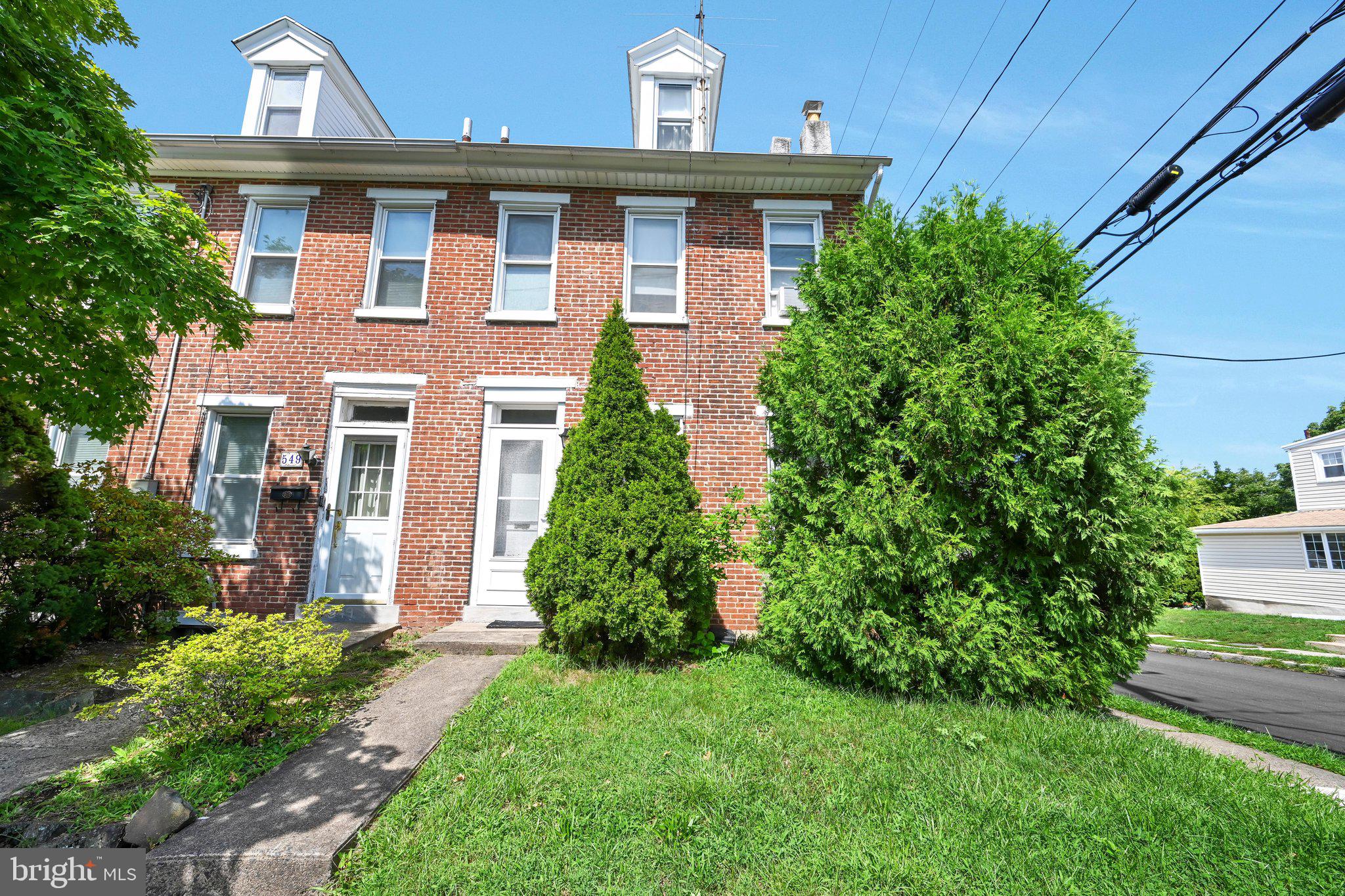551 SPRUCE STREET