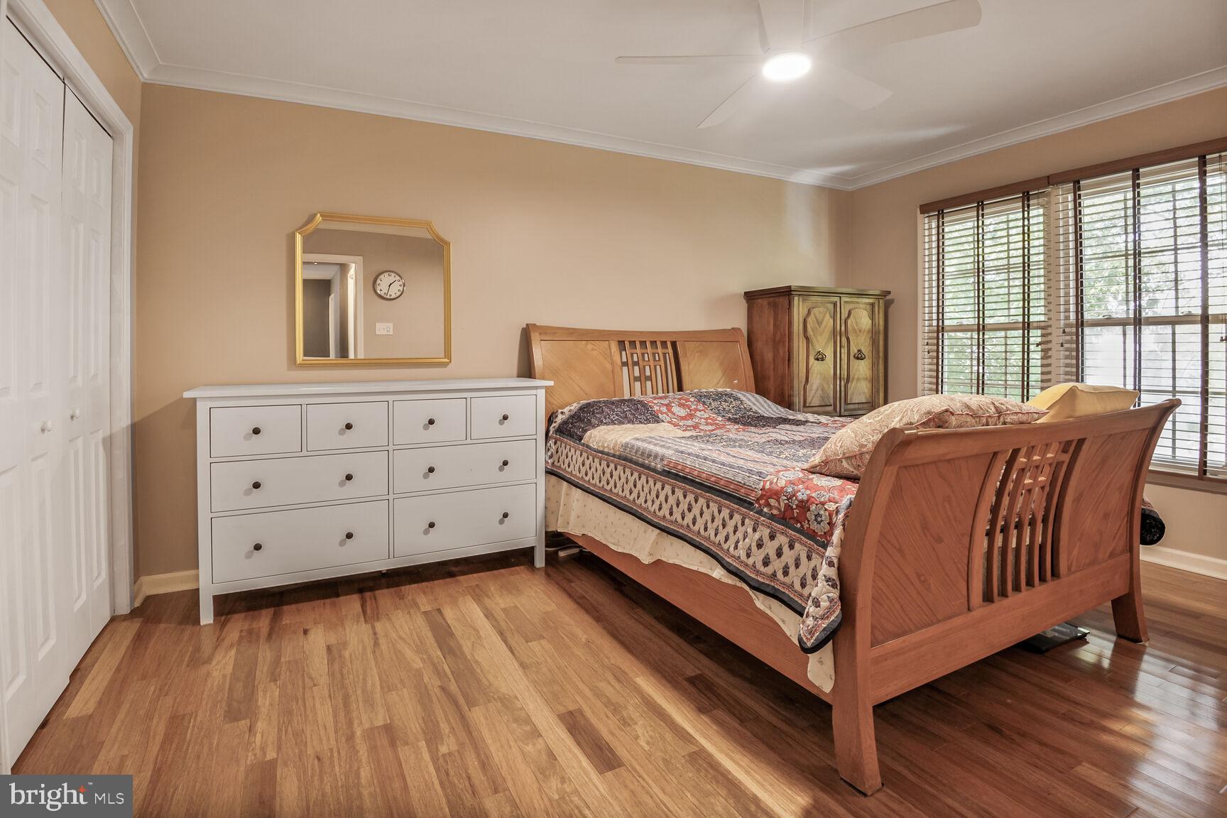 COUNTRY CLUB MANOR - Residential